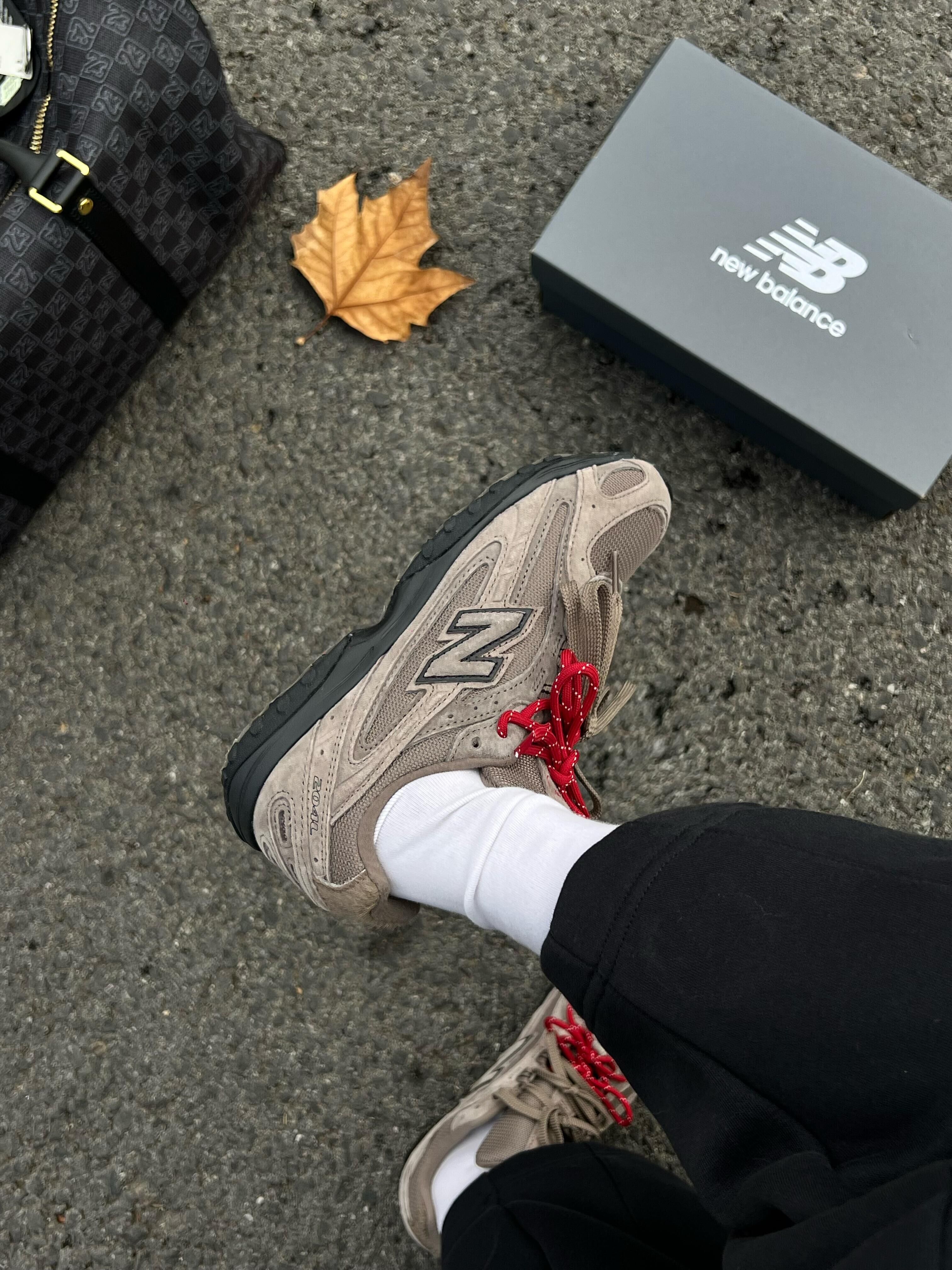 New Balance NB 馬年限定 204L 奶茶棕 淺卡其色 雙鞋帶 麂皮 復古 慢跑鞋 薄底鞋 U204L3K9/預購