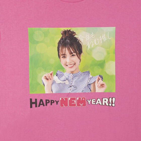 243049 Pbandai 預訂2026/3月 仮面ライダーゼッツ　HAPPY NEM YEAR　Tシャツ（ピンク）