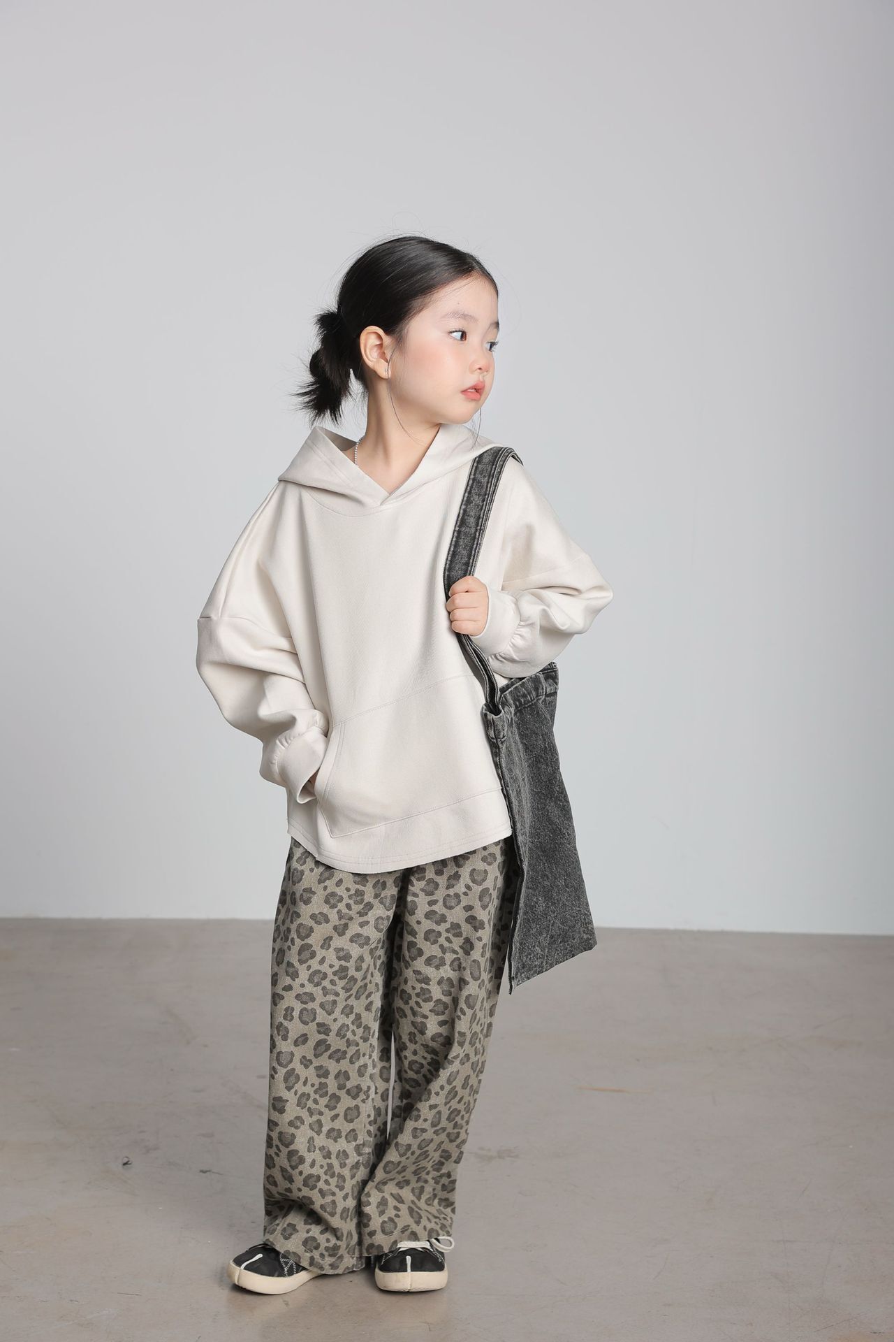 圓弧下擺連帽上衣(90-140)