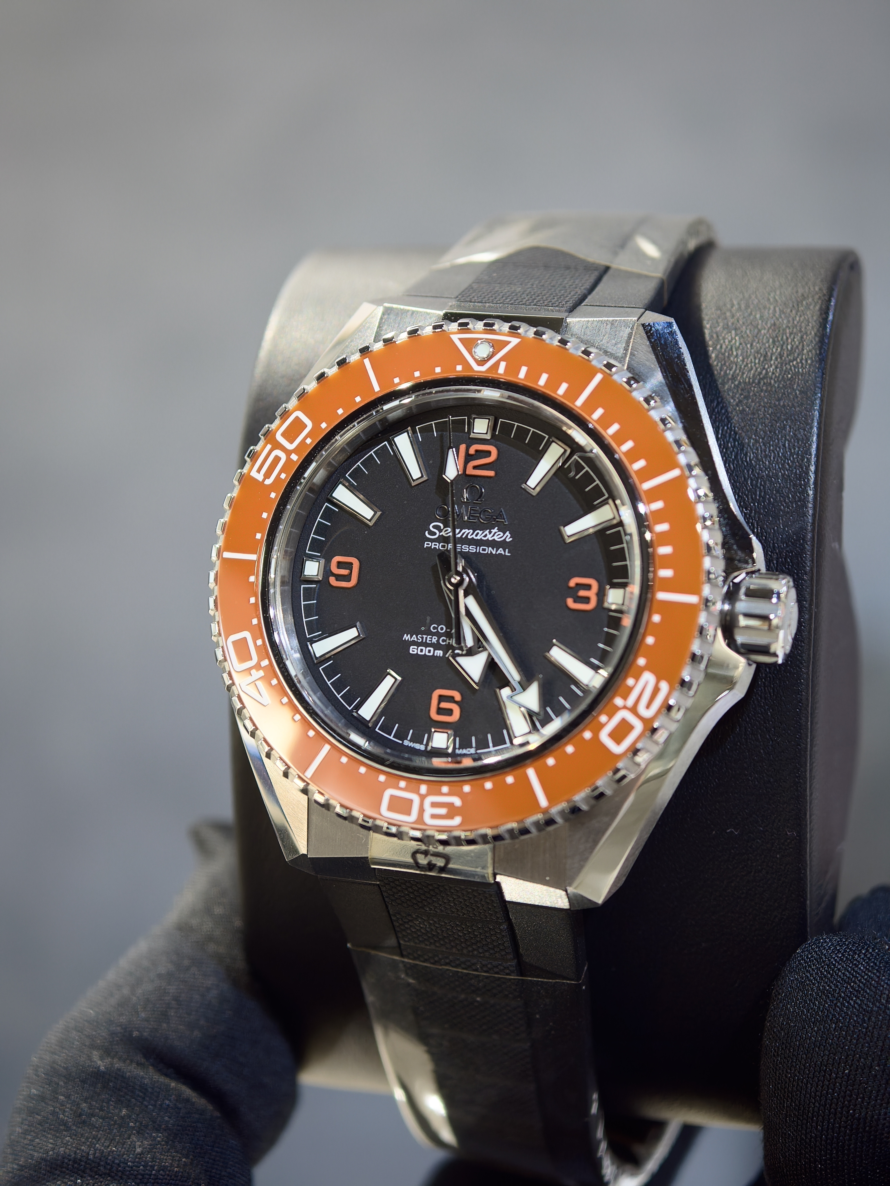 BRAND NEW OMEGA 217.32.42.21.01.003  21732422101003 SEA MASTER 600M STEEL PLANET OCEAN BLACK DIAL ORANGE CERAMIC BEZEL RUBBER STRAP 42MM