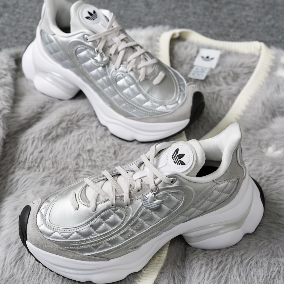 ADIDAS OZVENUZ 灰白銀 菱格紋 小香風 增高厚底 蝴蝶鞋 女鞋 KJ3971