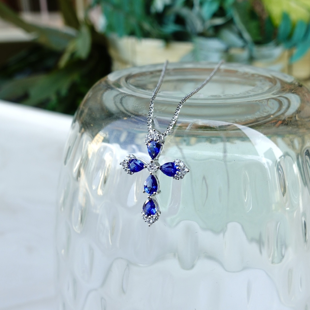 18K金藍寶石鑽石吊墜-十字架