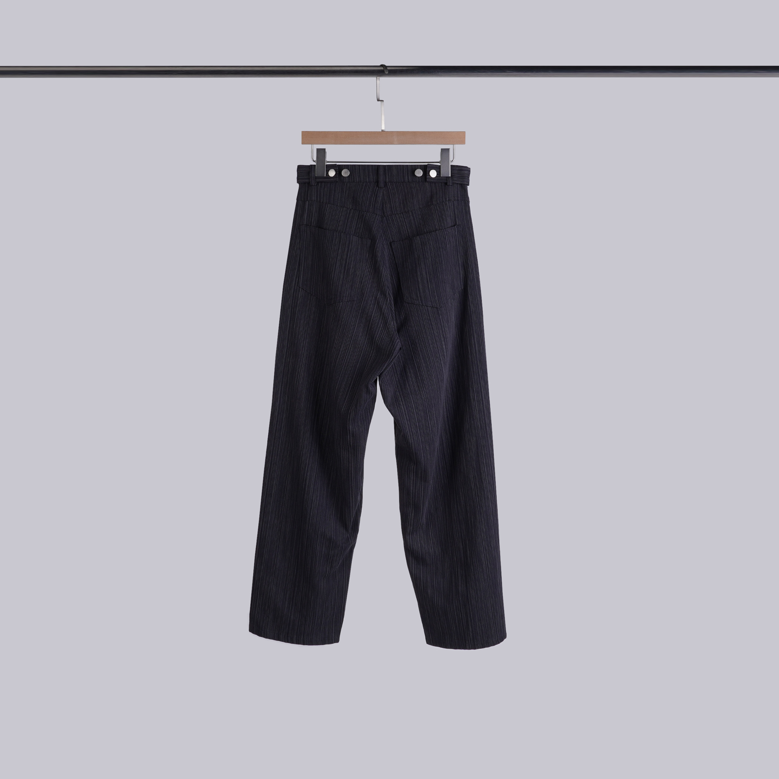 質感腰帶釦壓紋寬褲 | S-L | 碳黑