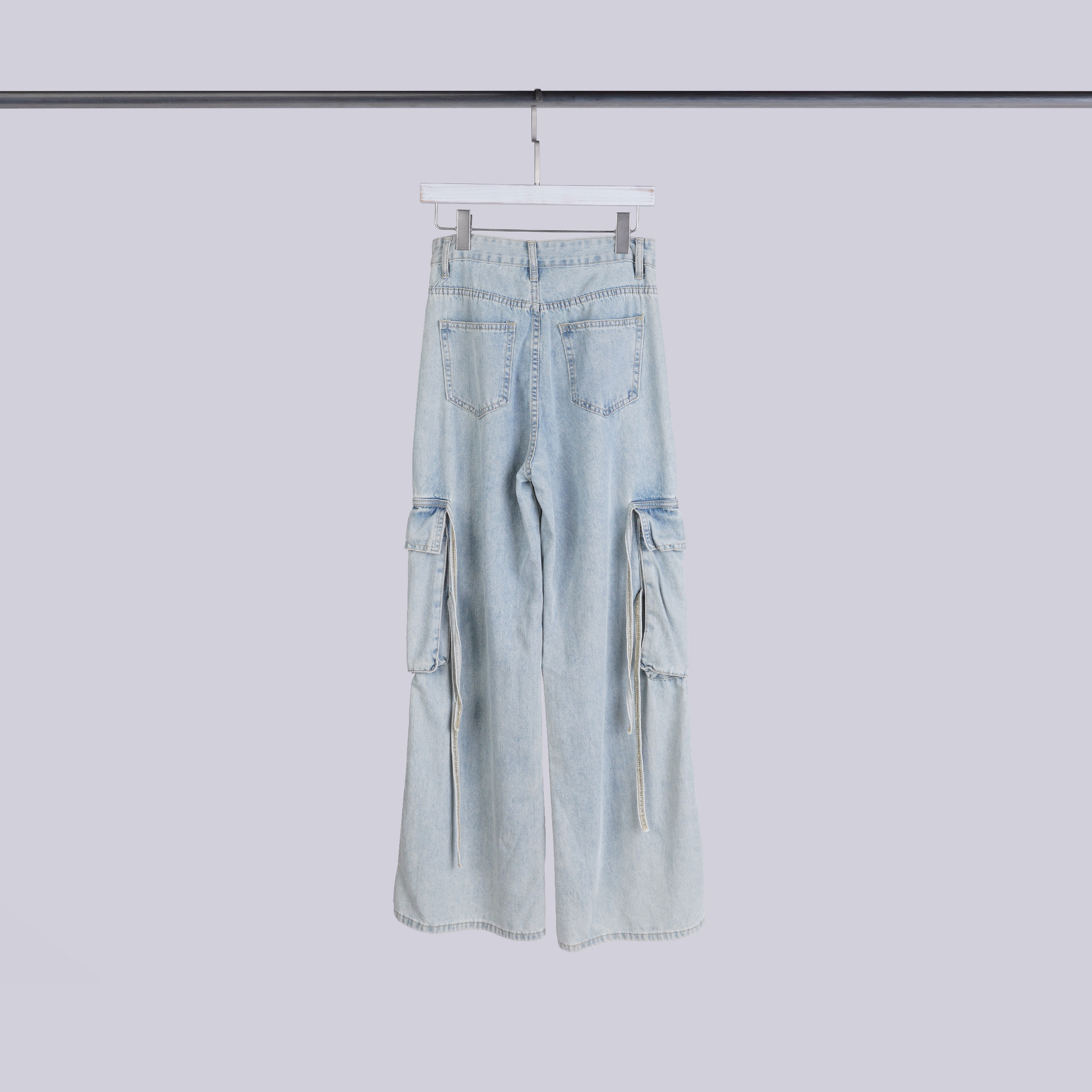 口袋綁帶拼接開衩牛仔褲 | 淺淺藍