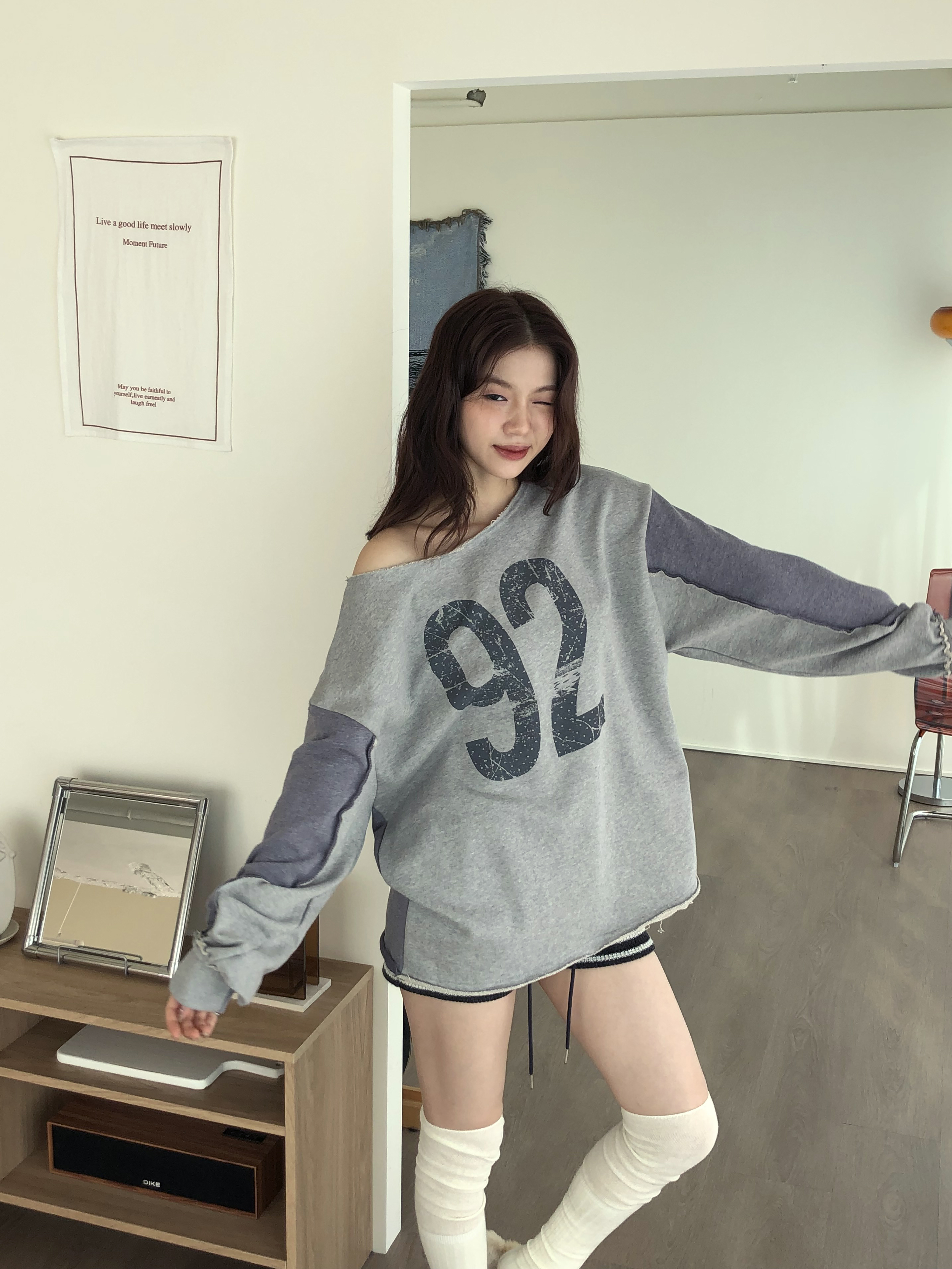 Raw-Cut One-Shoulder Sweatshirt #衛衣