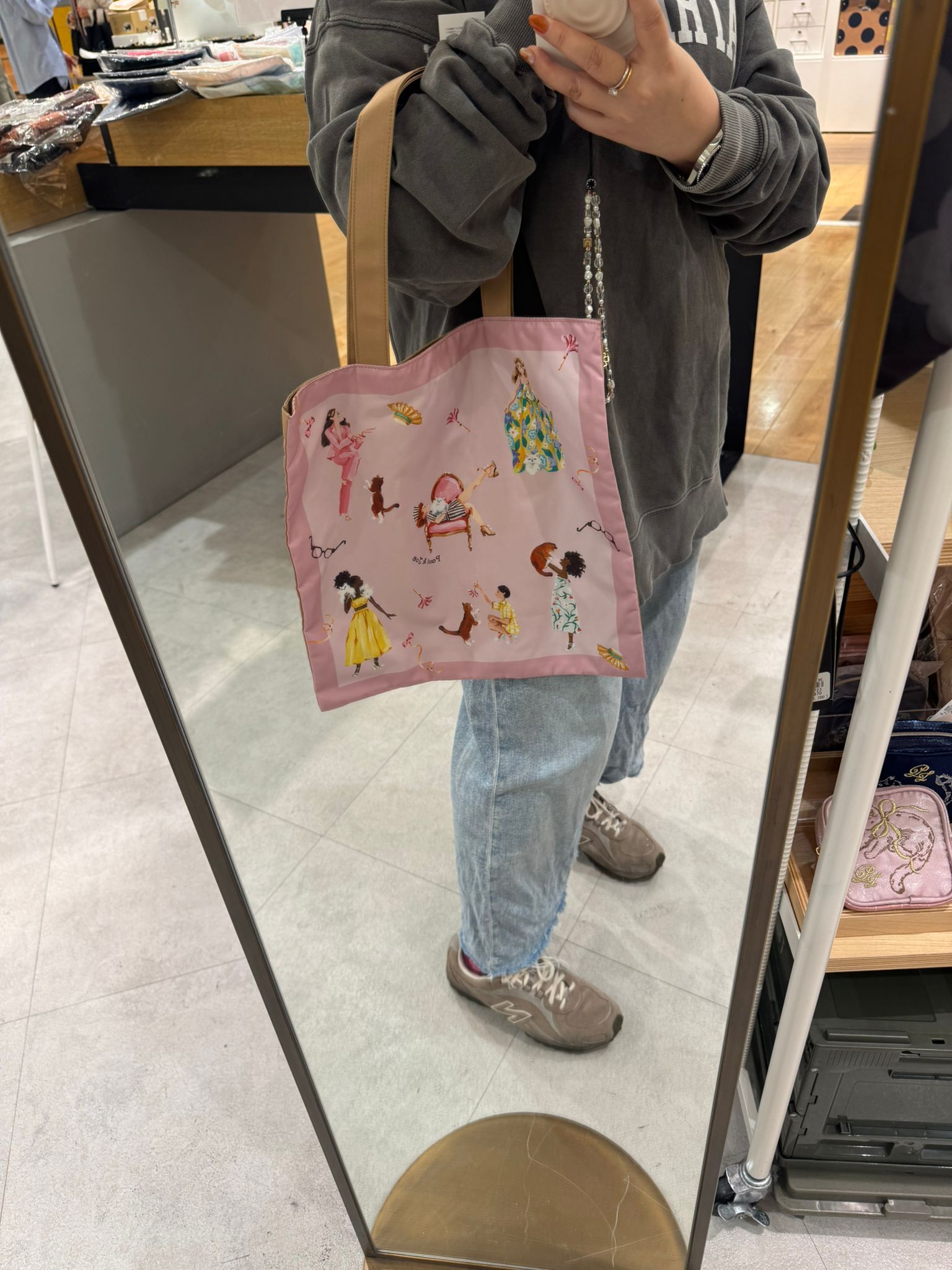 260105 Paul n Joe 粉紅色可上薄手袋