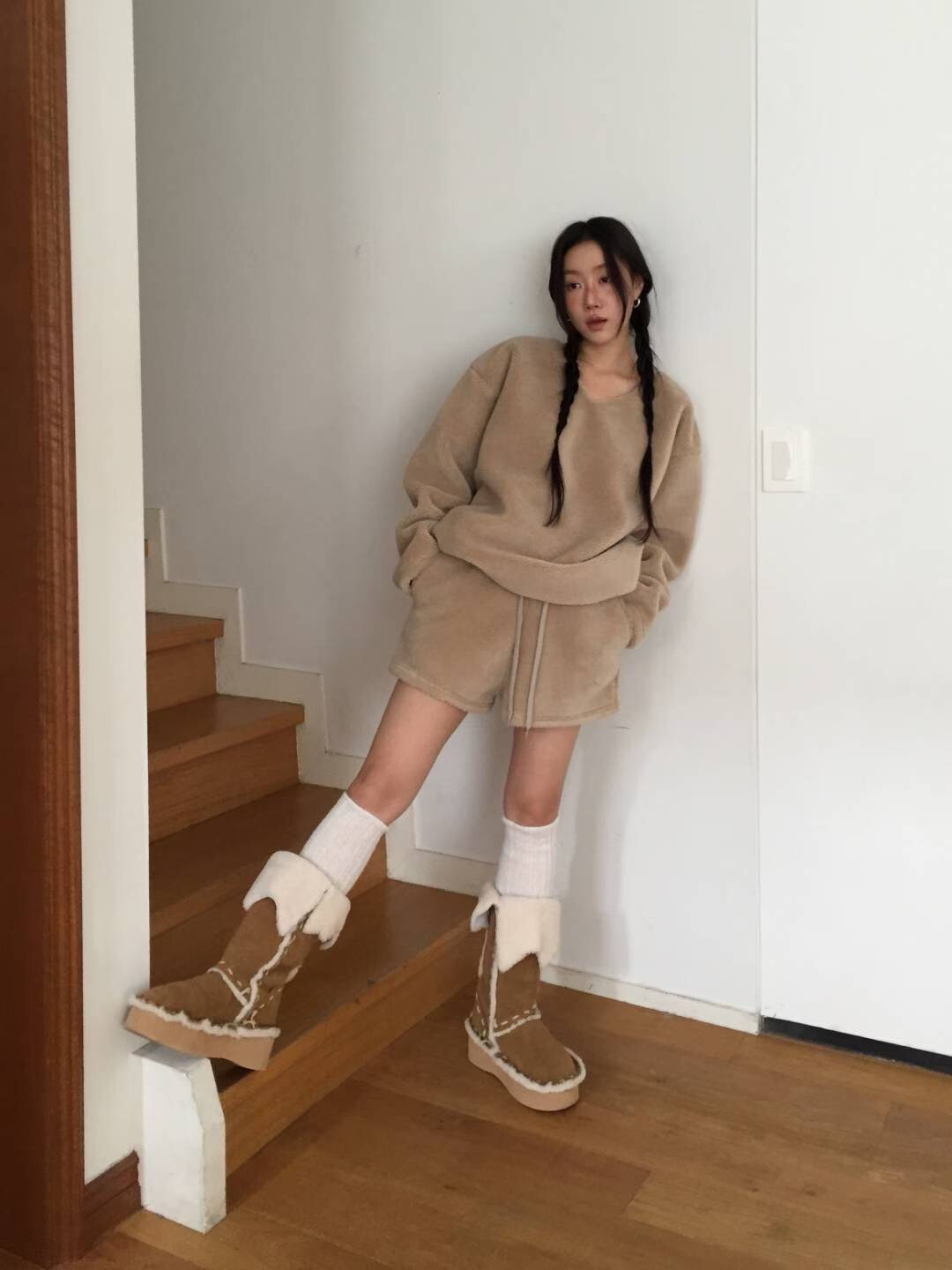 可愛毛絨絨感V領針織毛衣+短褲SET / 2色