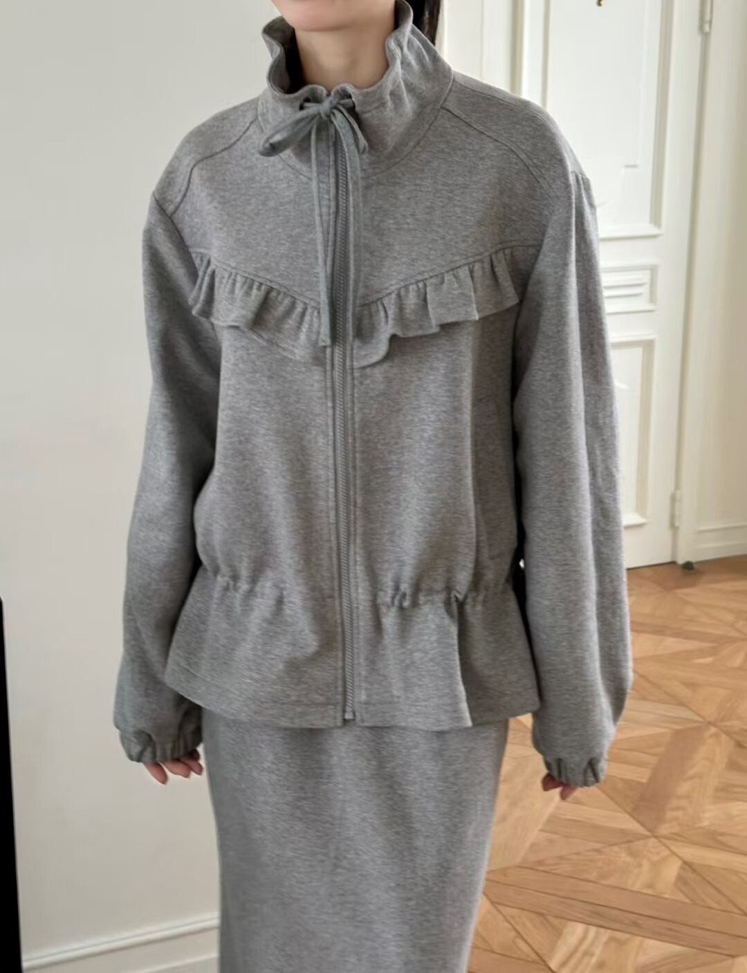 荷葉滾邊立領收腰造型拉鍊外套-F / 2色