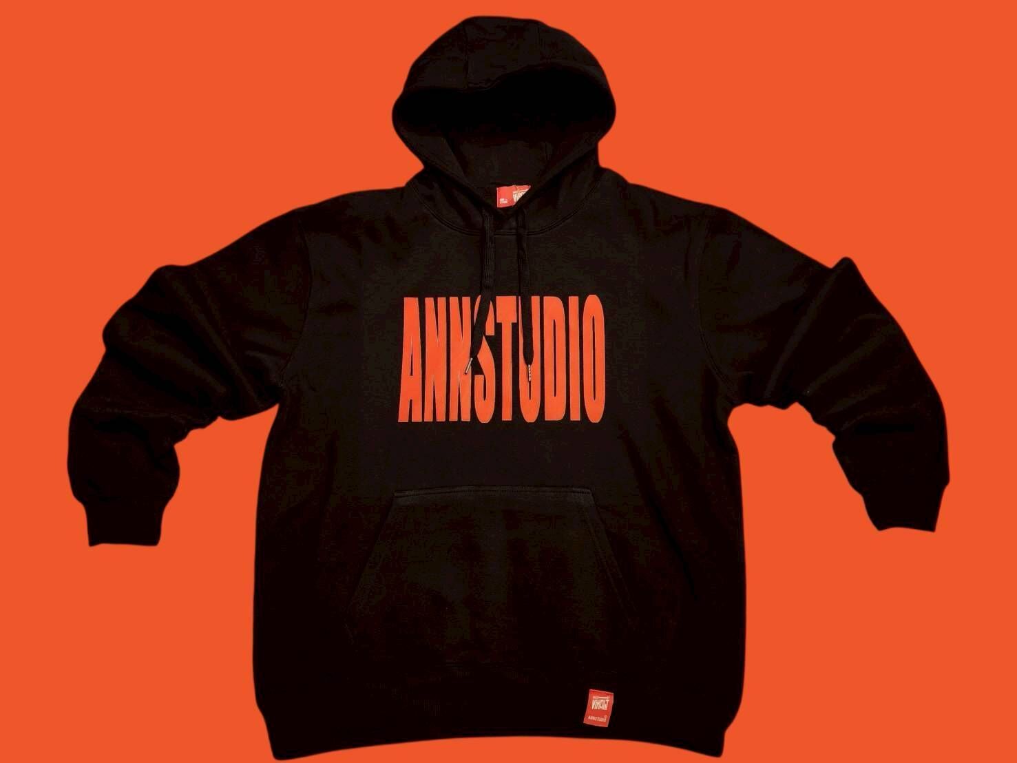 ANNSTÜDIO 條碼LOGO刷毛帽T / 不敗黑紅