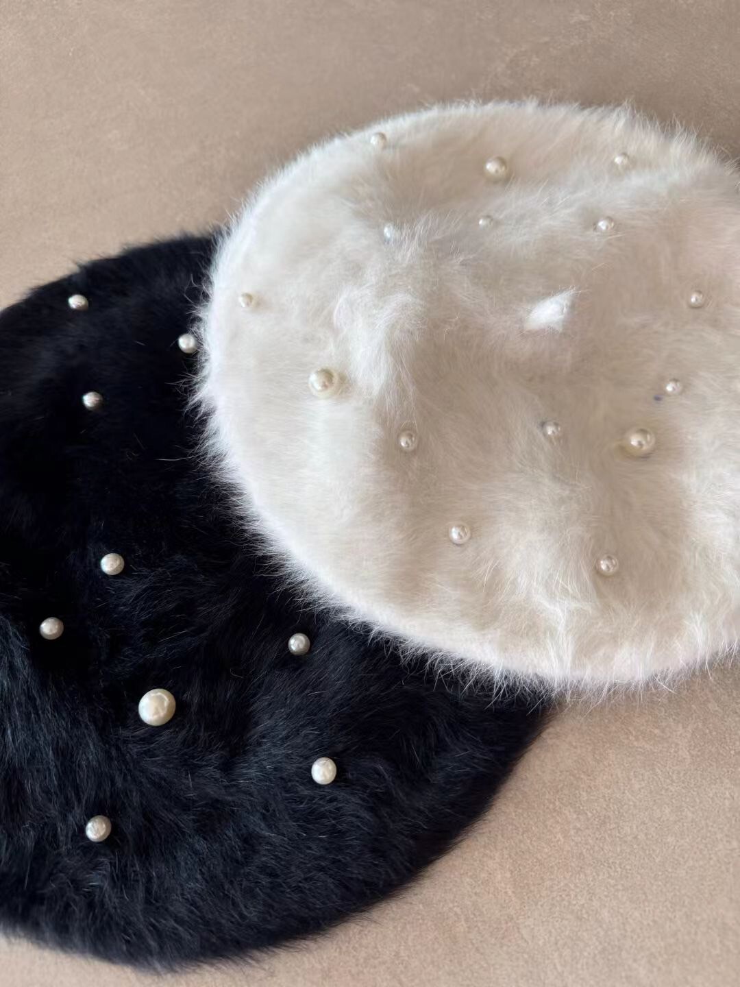 大小珍珠造型毛絨絨感畫家帽 / 2色