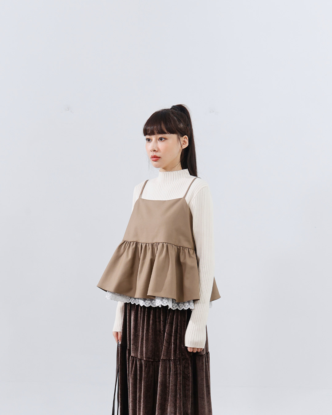 Lace-trimmed, umbrella-hemmed, spaghetti strap cover-up vest, available in two colors. S/M【01099419】in stock+pre-order