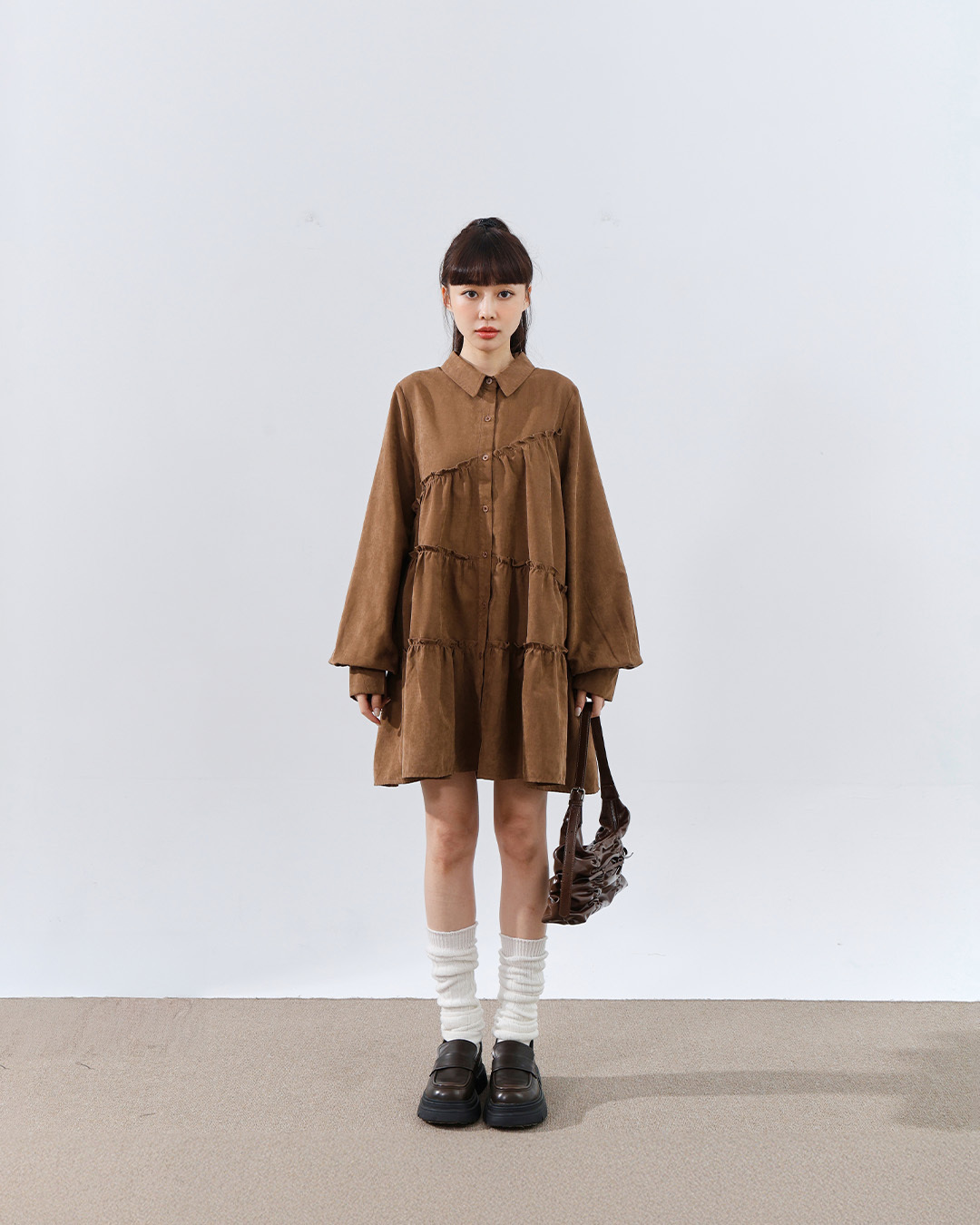 Asymmetrical ruffled shirt dress, available in two colors.【01087165】in stock+pre-order