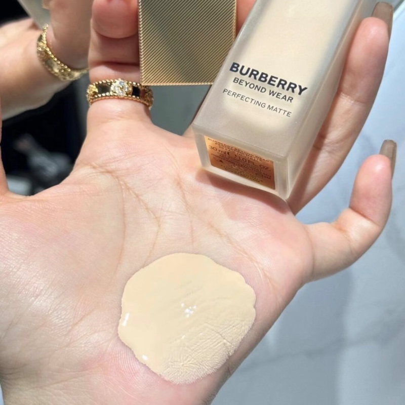 Burberry 卓越持妝柔霧粉底液 30ml