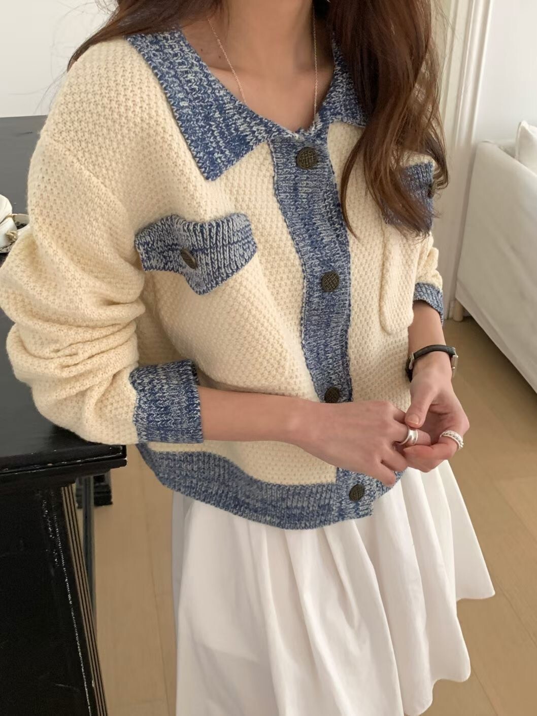 雲朵白拼接藍色滾邊翻領針織外套-F
