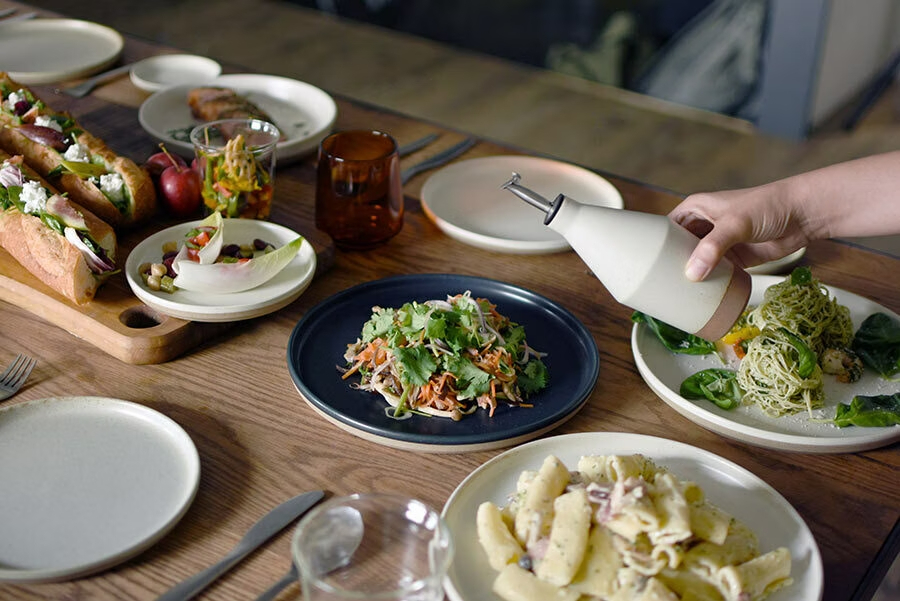 KINTO-CERAMIC LAB 深盤,經多道工序高溫窯燒製成