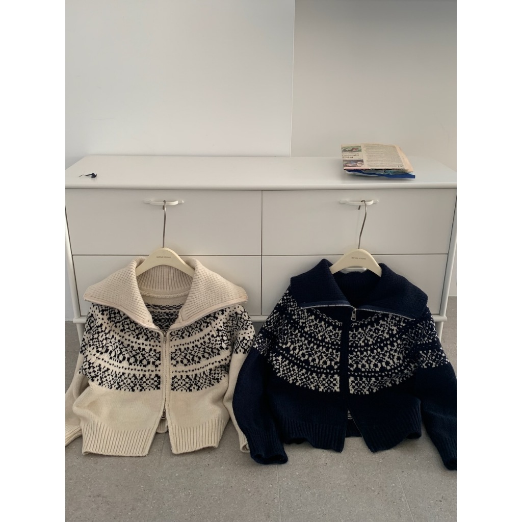 【imfine】過節氛圍 圖騰造型拉鍊翻領針織上衣 #7600