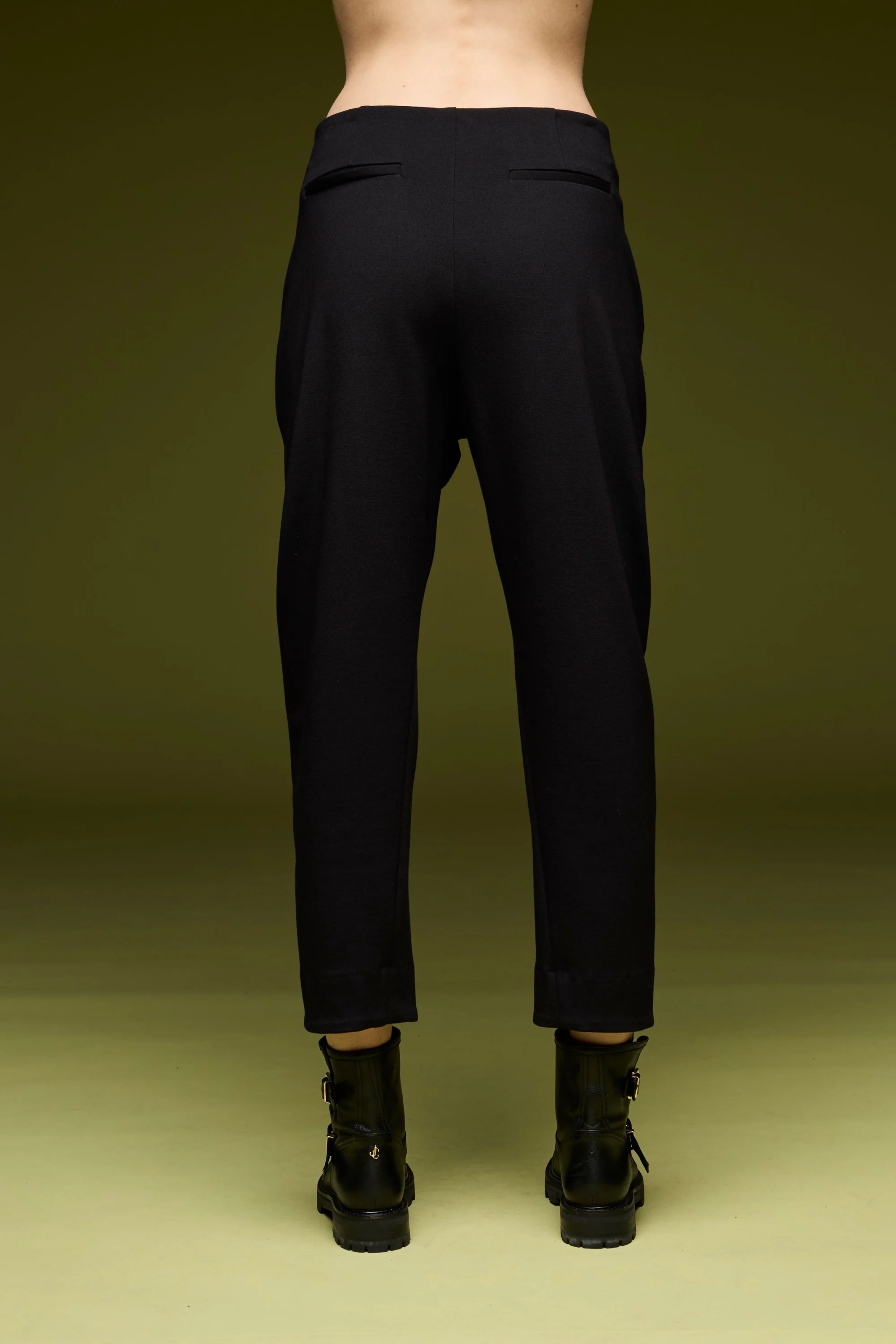 EUROPEAN 九分褲(黑)