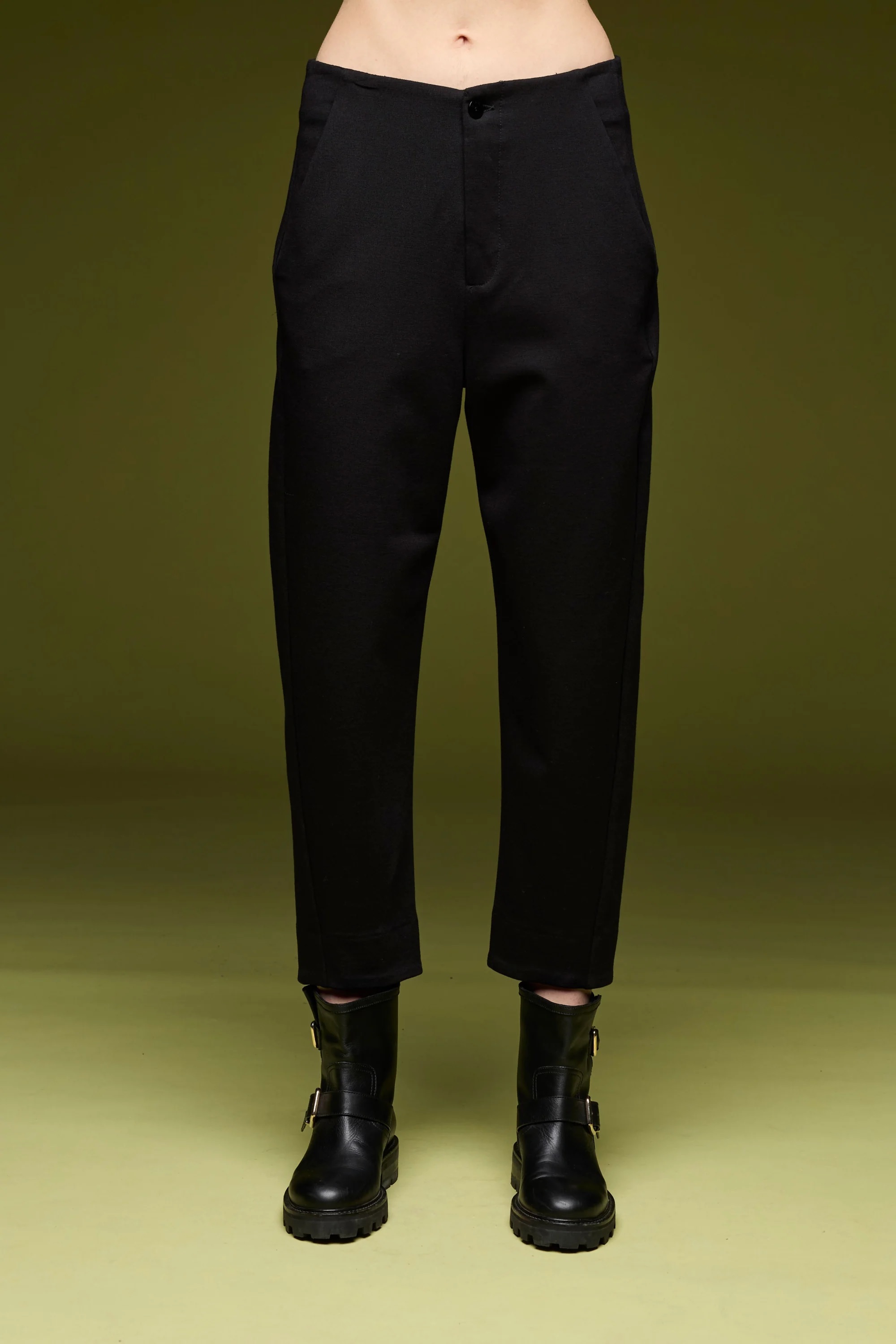 EUROPEAN 九分褲(黑)