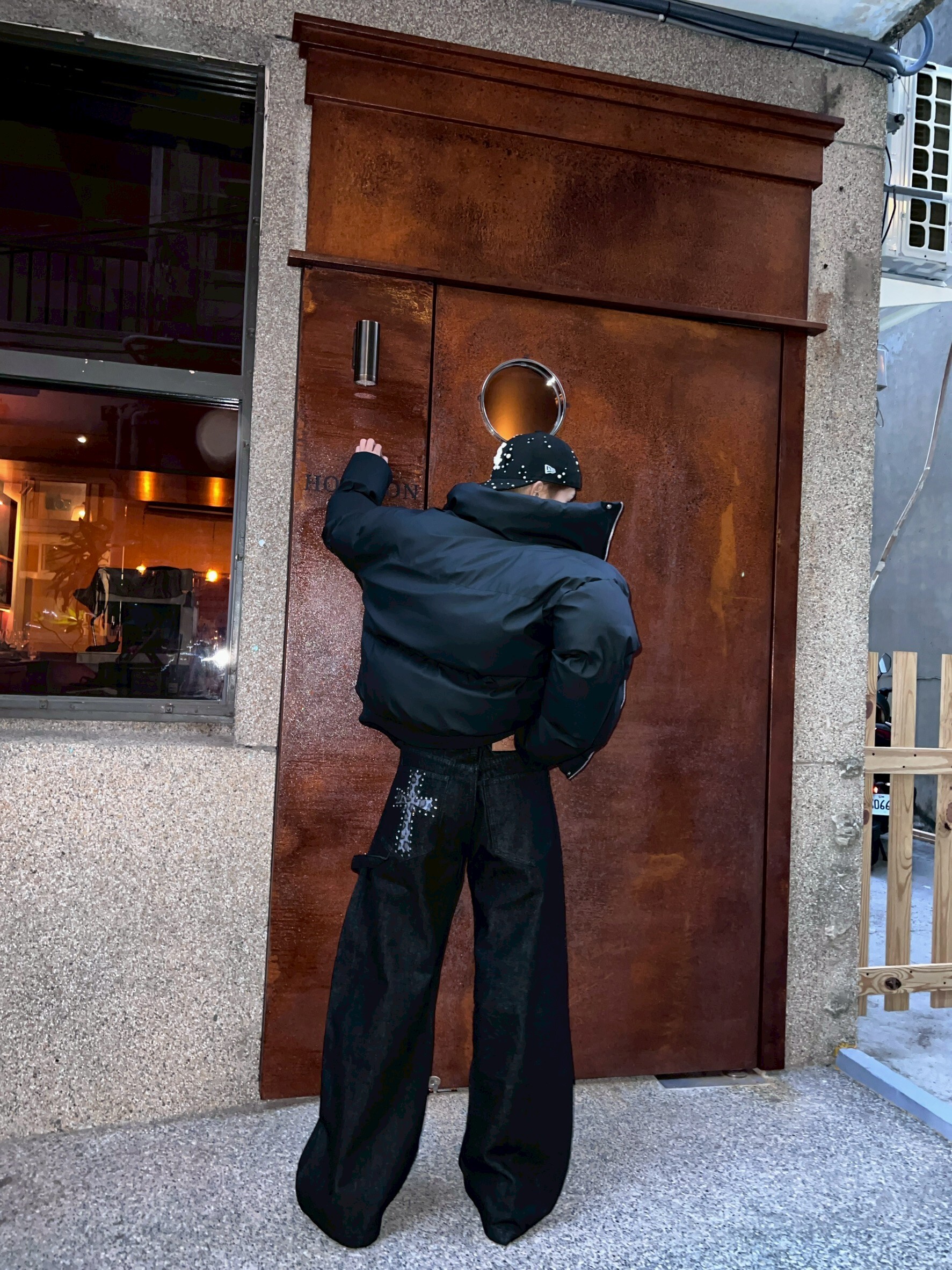 (GOAL) 美式豹紋鉚釘十字架直筒牛仔褲 SP0335