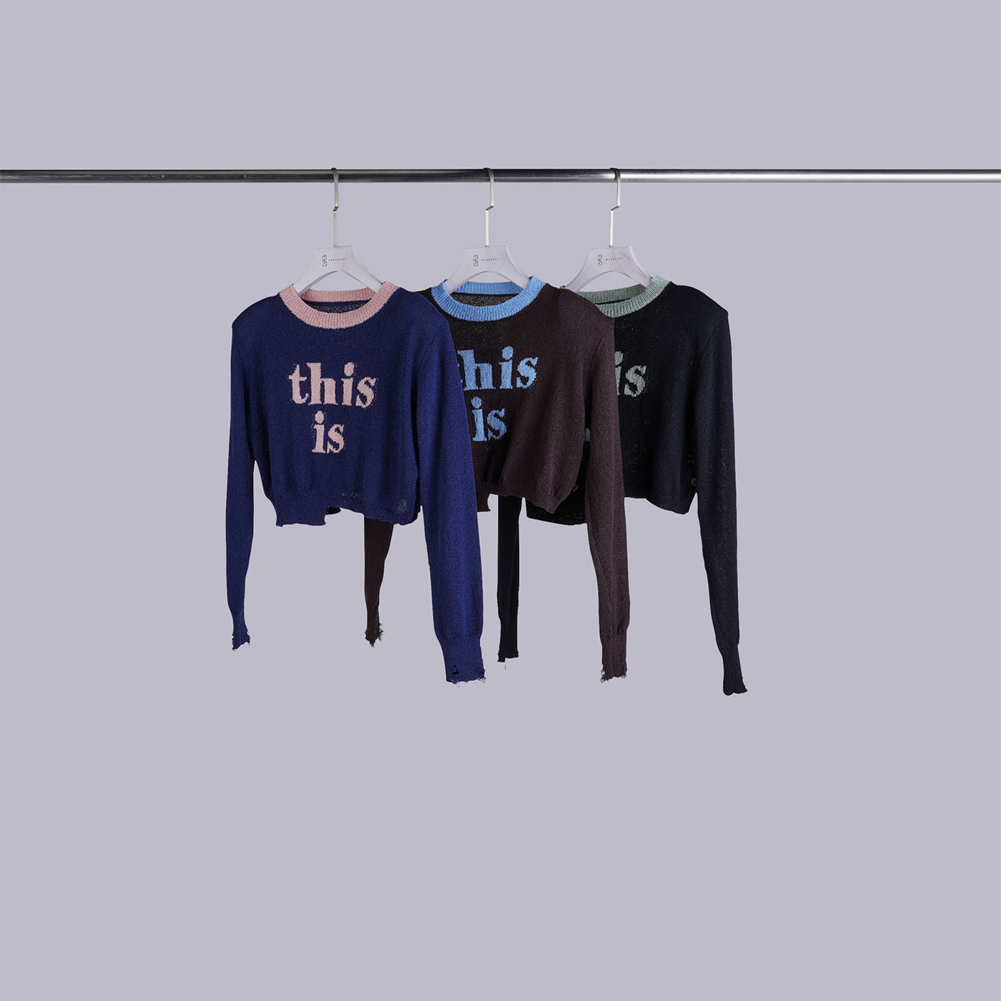 破壞感不規則鈕扣撞色英字針織上衣 | 4色