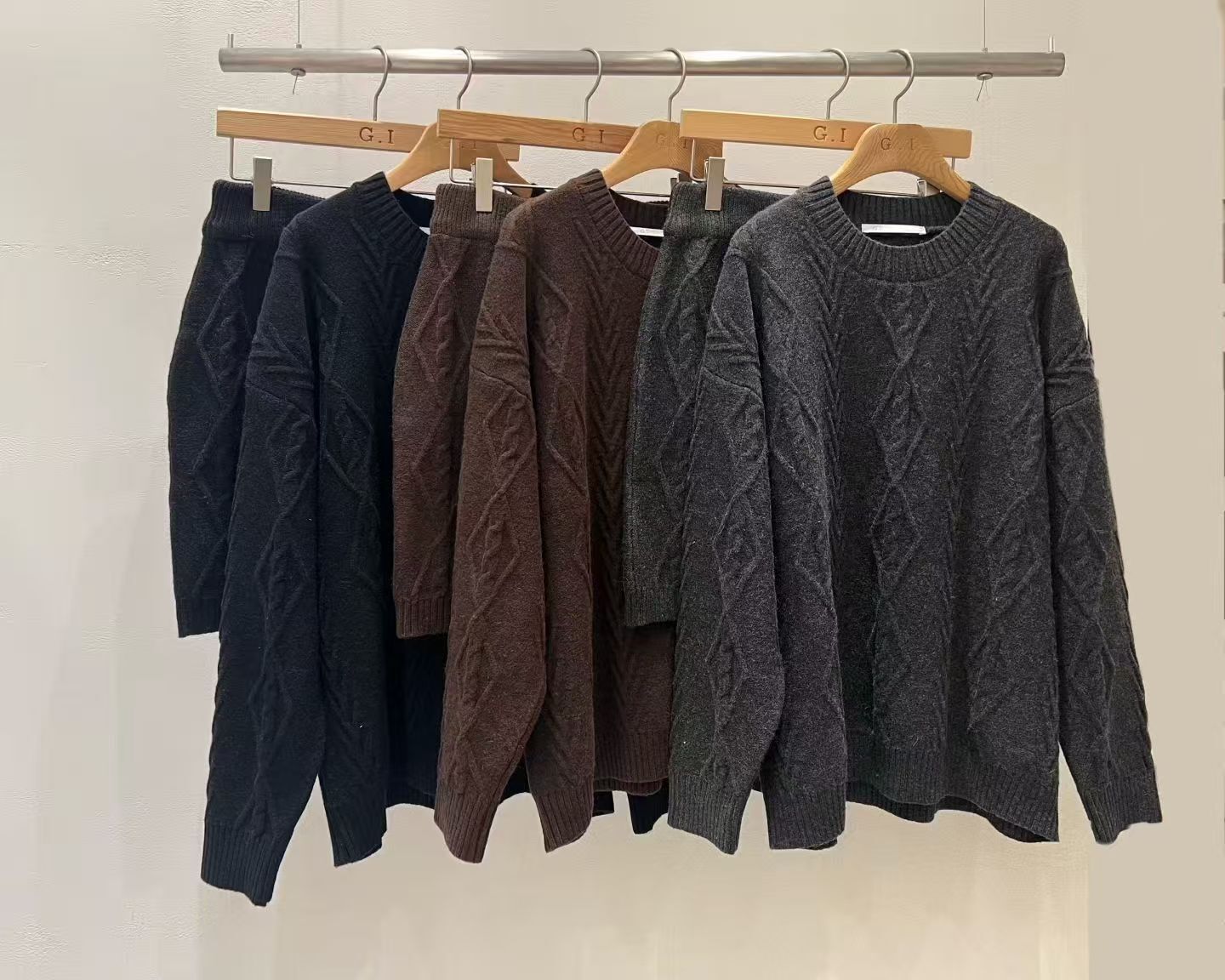 GI5405 圓領扭紋羊毛針織套裝