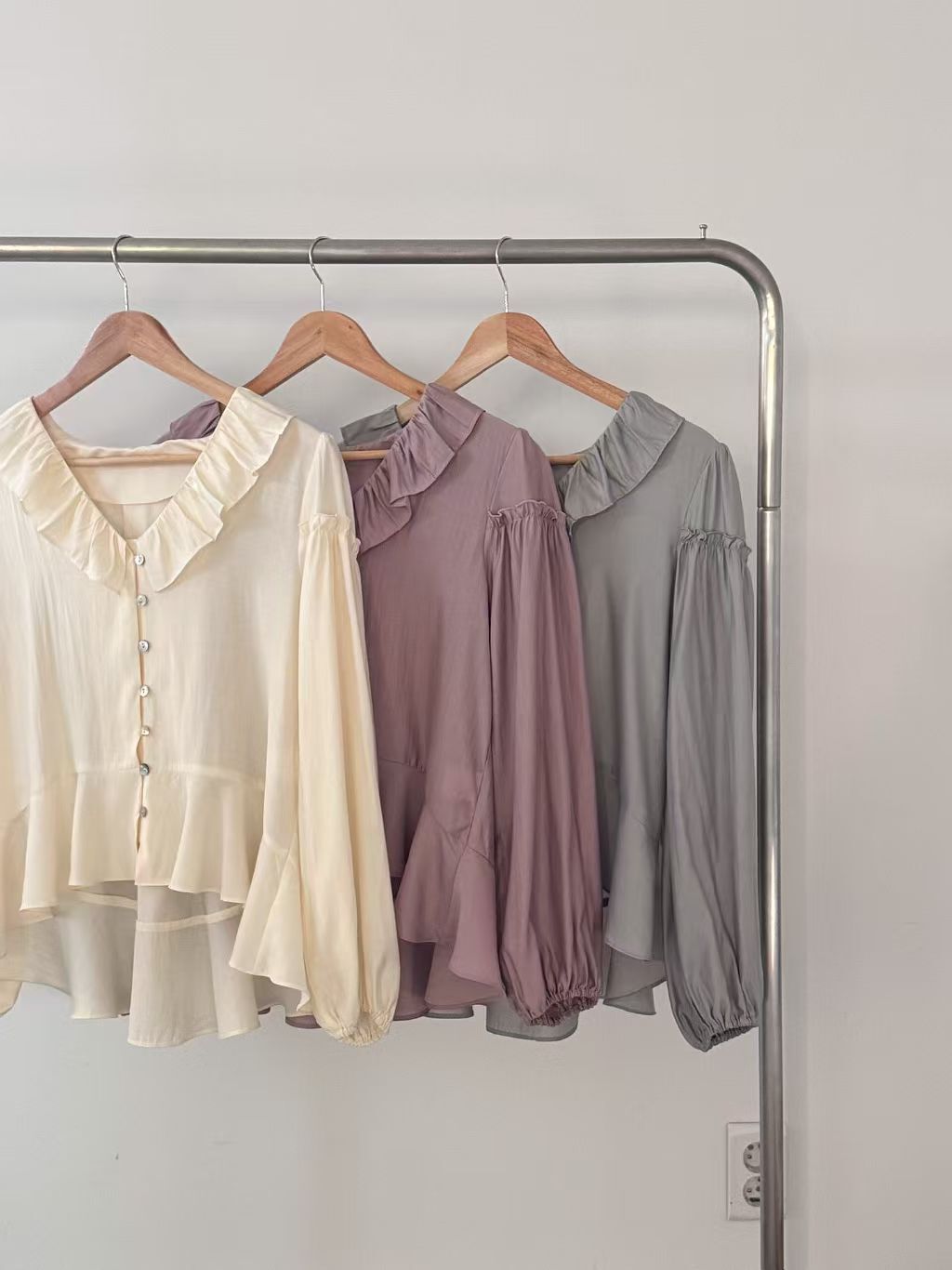 GI5407 波浪荷葉邊絲感長袖上衣