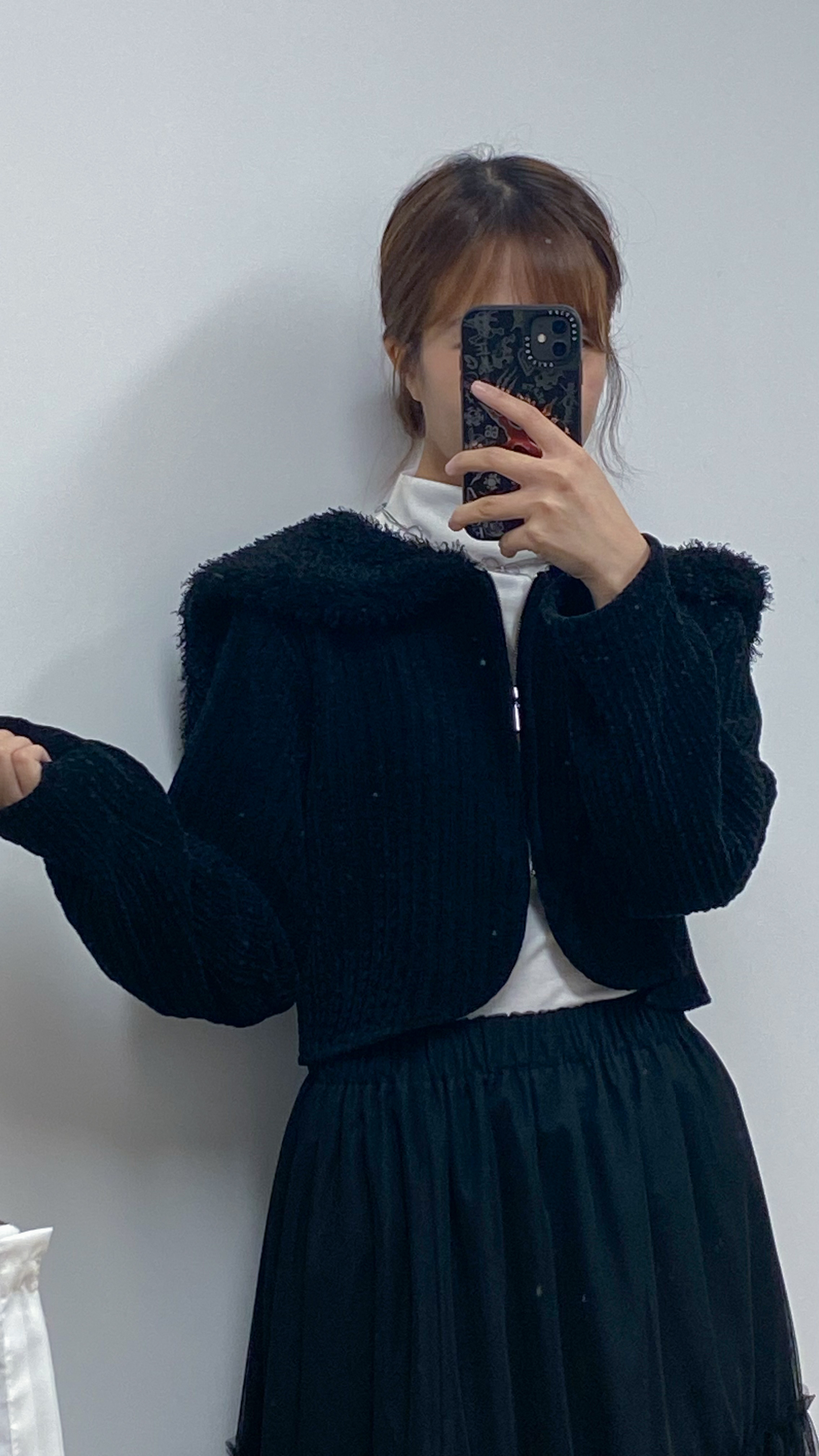 黑色毛毛翻領短外套