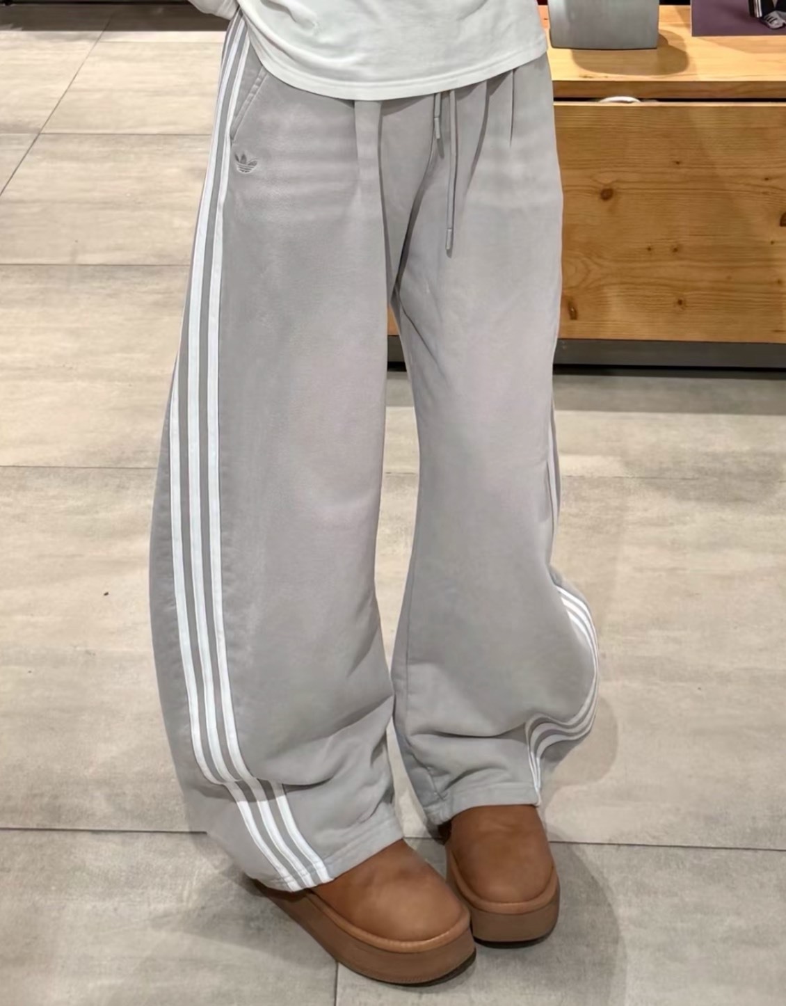 【代購】adidas Originals CURVED KNIFE 寬鬆純棉運動長褲 抽繩休閒褲 女款 灰色