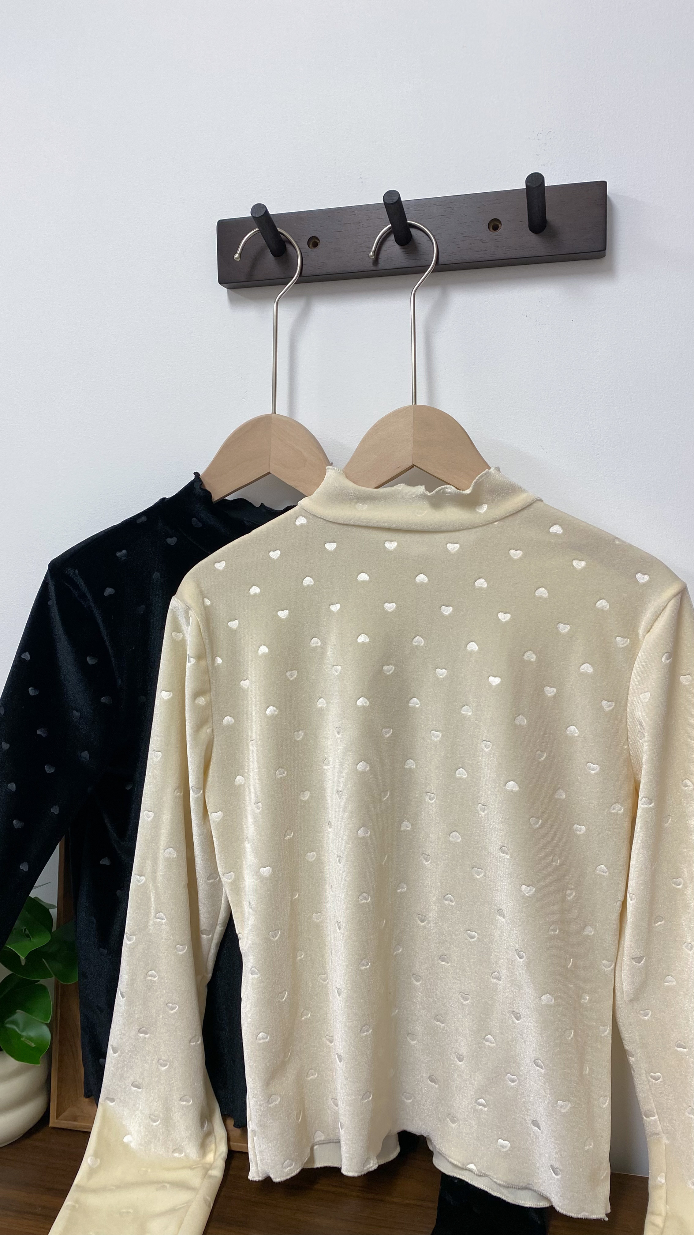 絨毛心心內搭 (黑/米白)