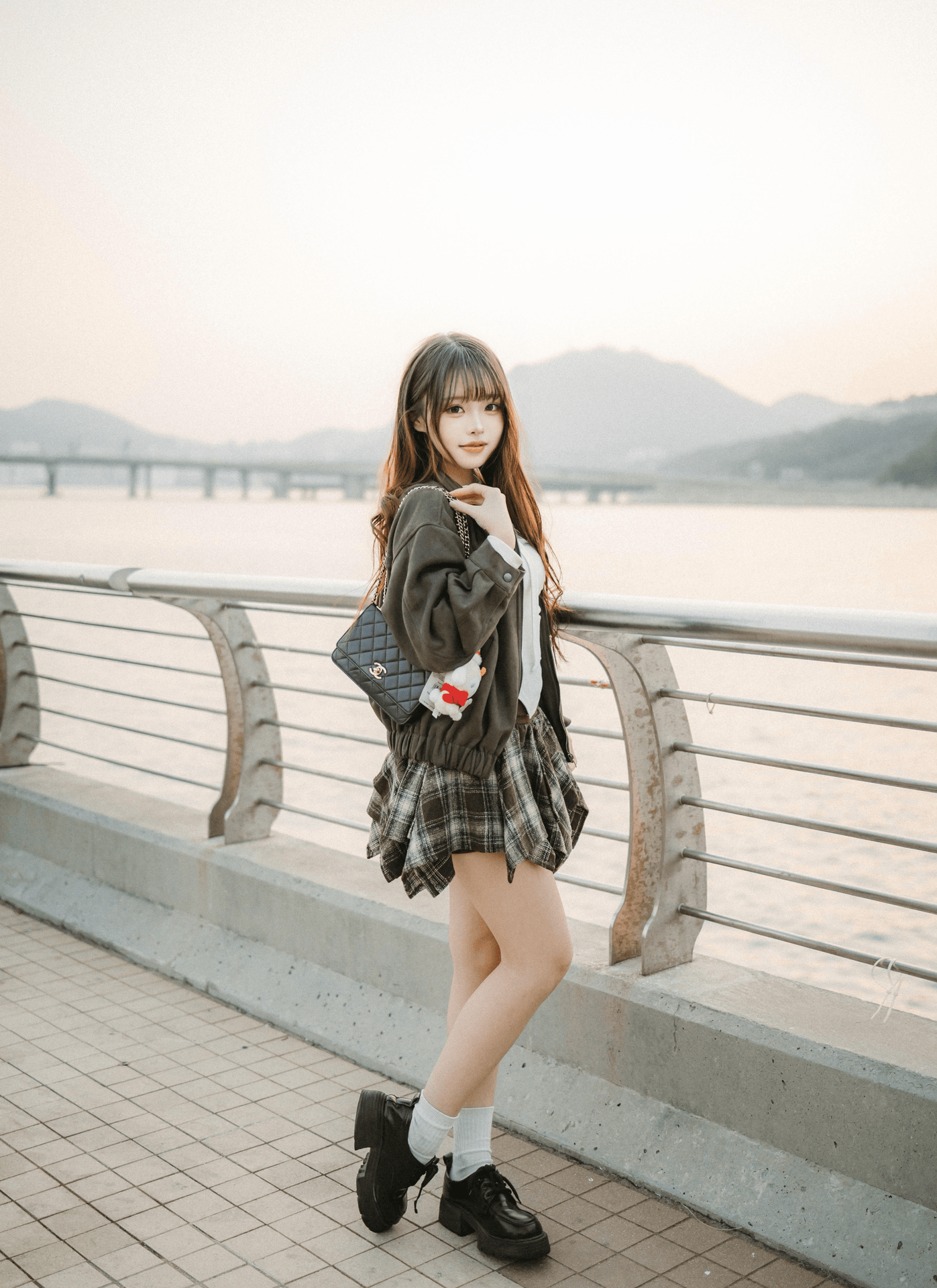 修腰不規則反褶格紋短裙