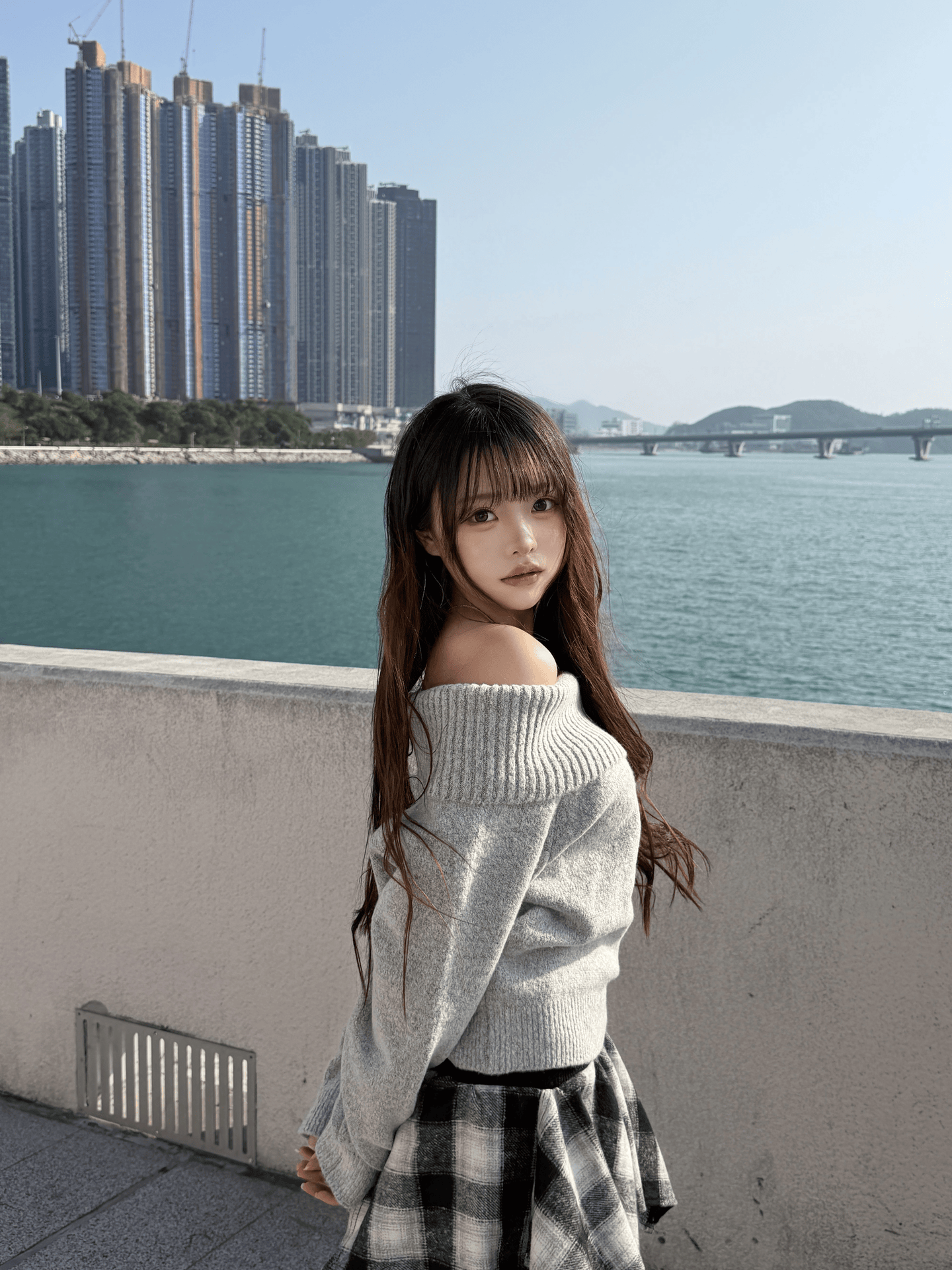 簡約不失溫柔～直紋一字膊針織上衣