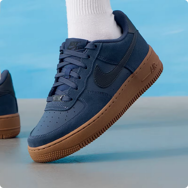 【預訂】 NIKE AIR FORCE 1 麂皮牛仔藍-GS