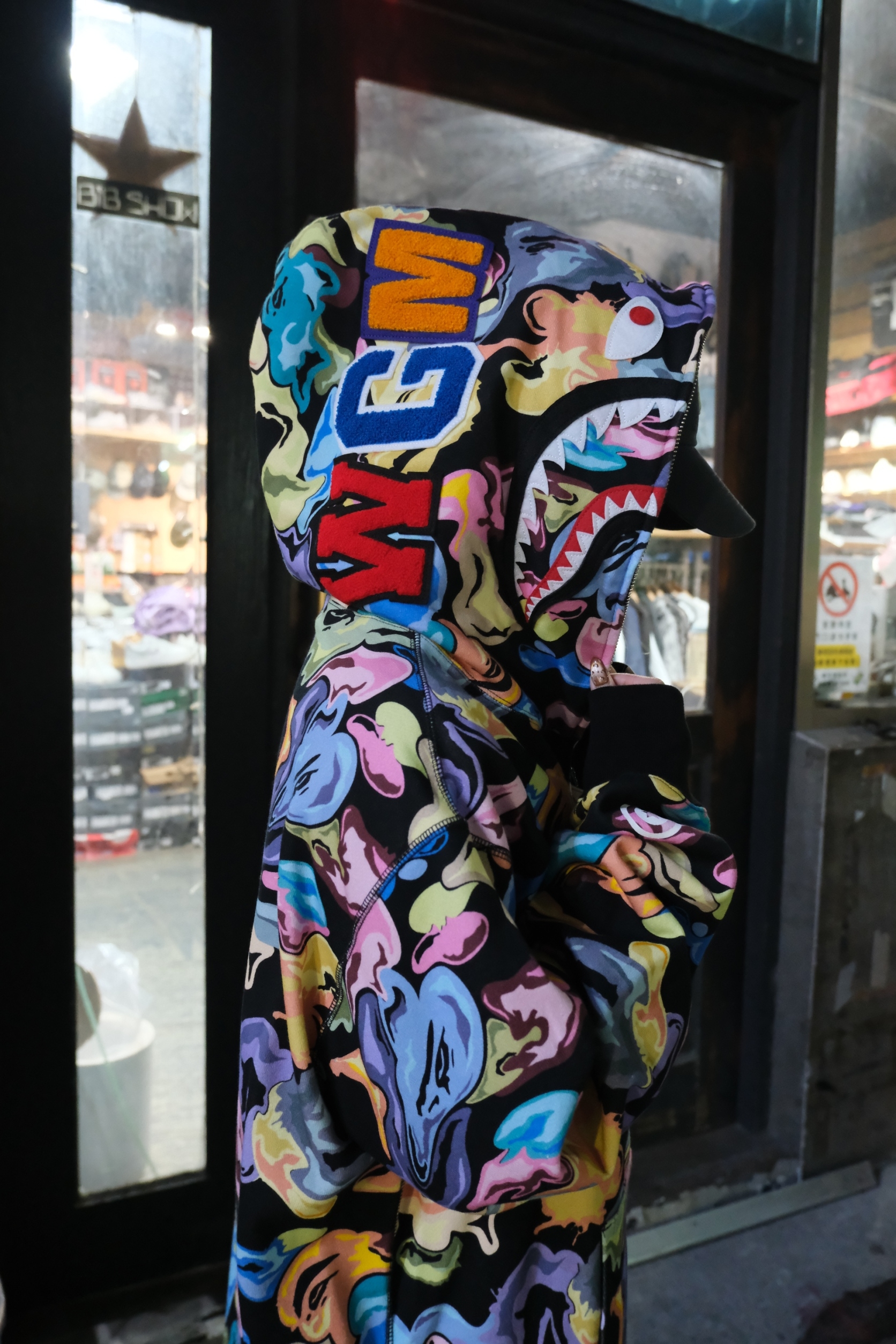 A BATHING APE ART CAMO 彩色迷彩鯊魚外套