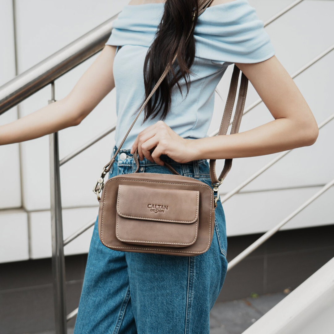 慢盒厚片真皮斜背包 - 5557(兩色)