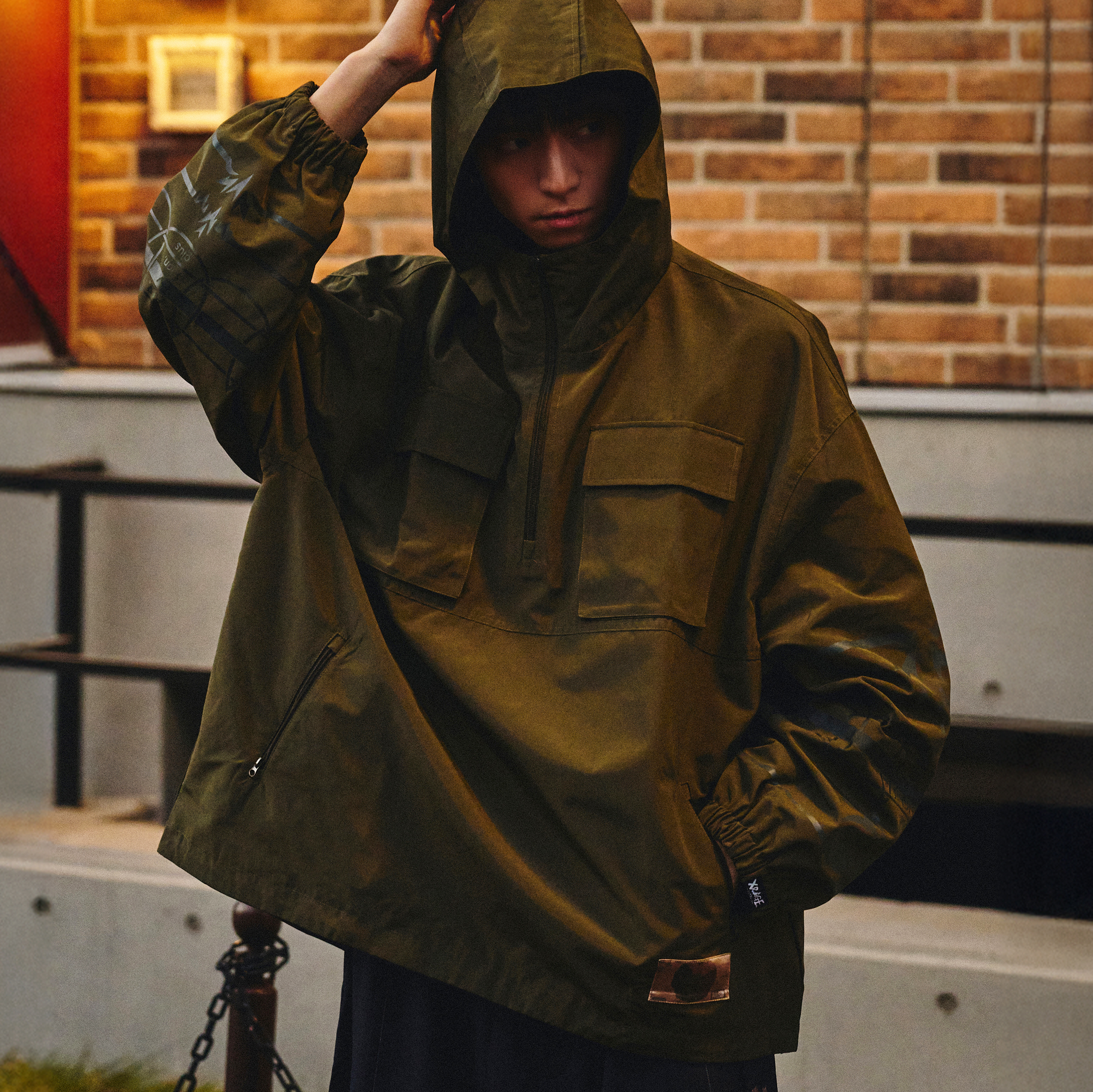 斯卡立領防風連帽上衣