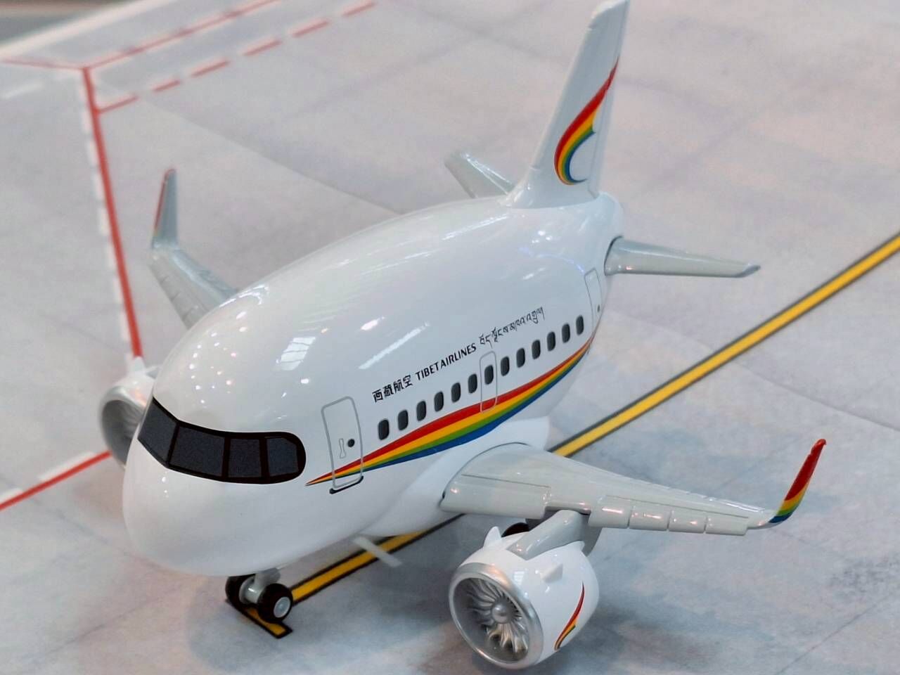 鐵流Q版 西藏航空A319合金模型飛機 含有底座