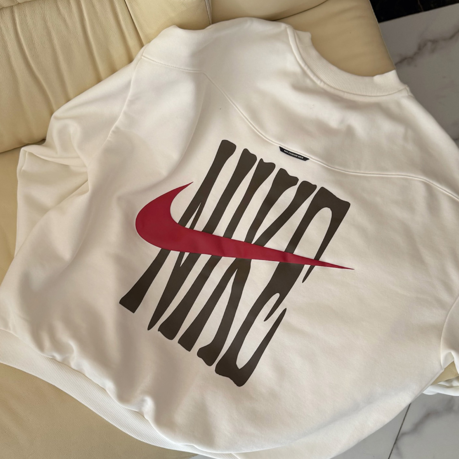 Nike Standard Issue CNY 馬年限定 棕色 白色 圓領大學Tee 刷毛 刺繡 落肩 印花 LOGO 兩色IQ3819-212-133