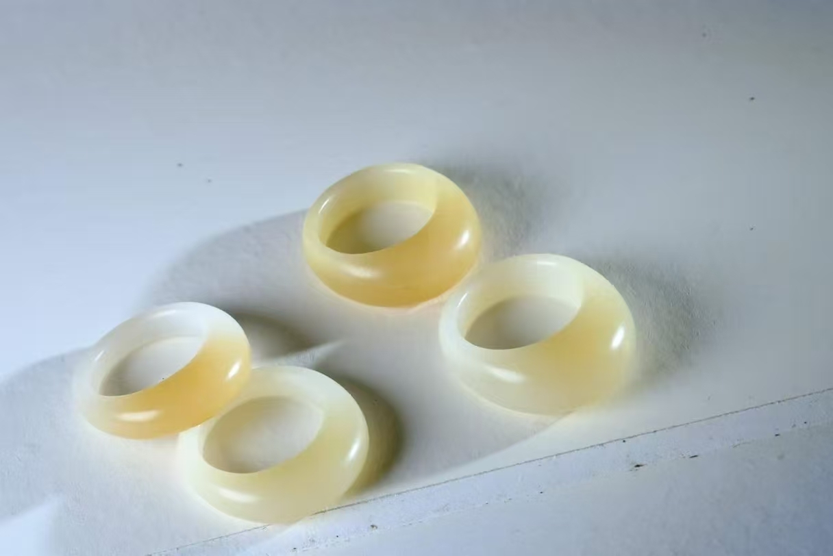 1225720 和田玉俄料芭莎金糖白饅頭戒 (圈口 14.5號)