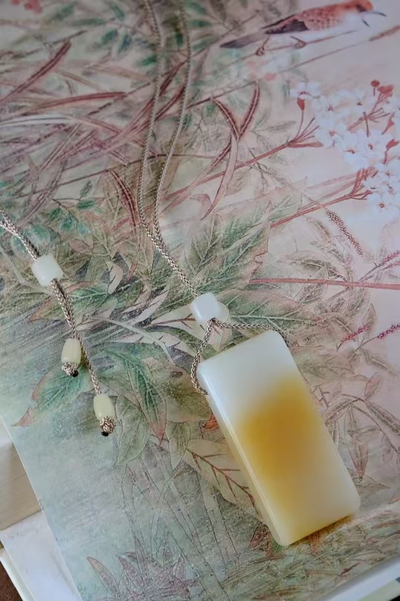 和田玉俄芭莎無事牌,天然和田玉軟玉