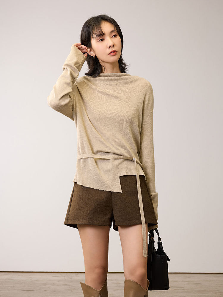 OH!HER 垂褶領不對稱扣帶針織上衣(30%絲光羊毛）