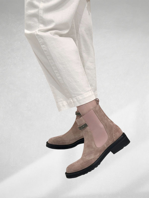 Eleventy  麂皮鑽雕花短靴