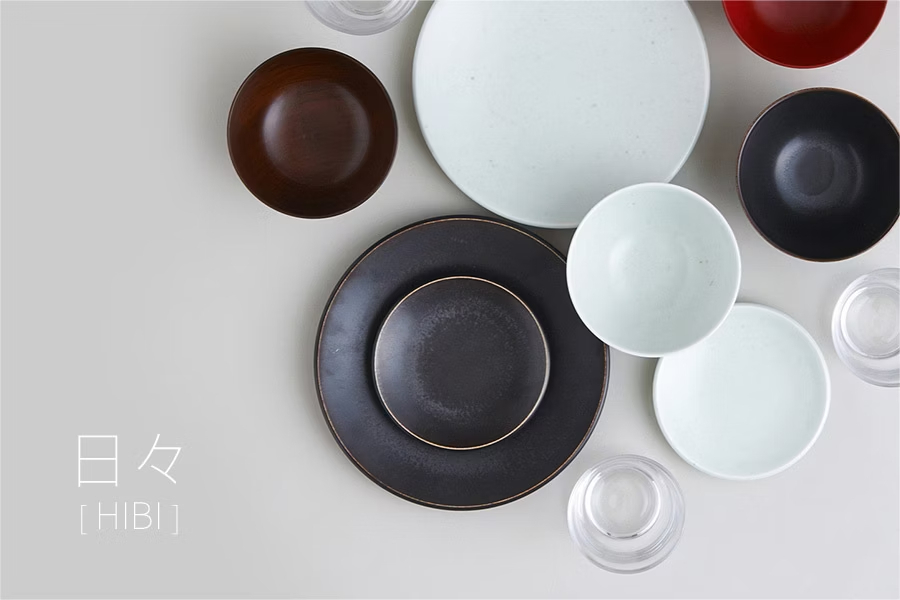 KINTO-HIBI 陶器,精巧有溫度,整組一同擺放使用,呈現日本工藝細膩溫潤的感覺。