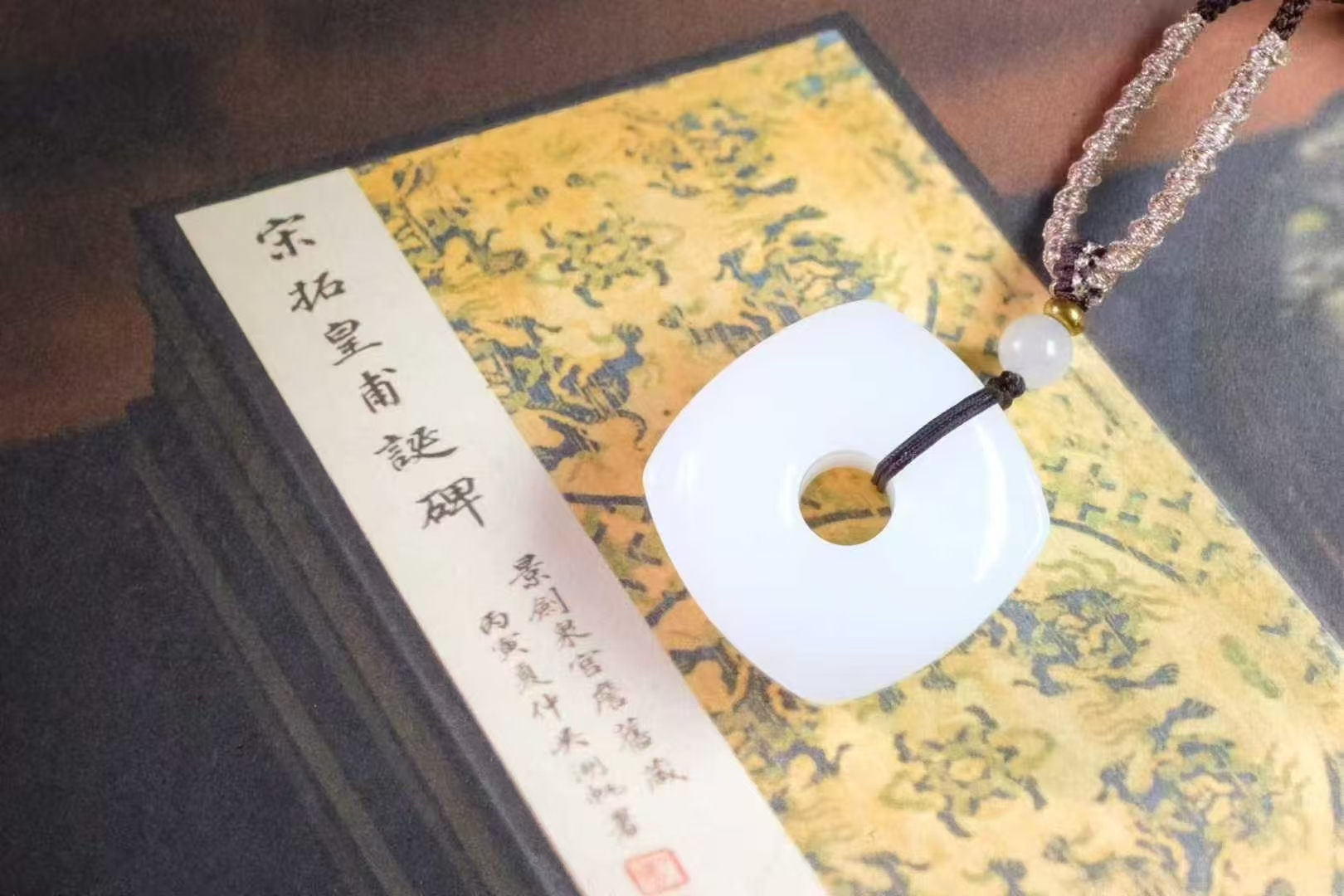 1225728 和田玉新疆山料羊脂級白玉掛件