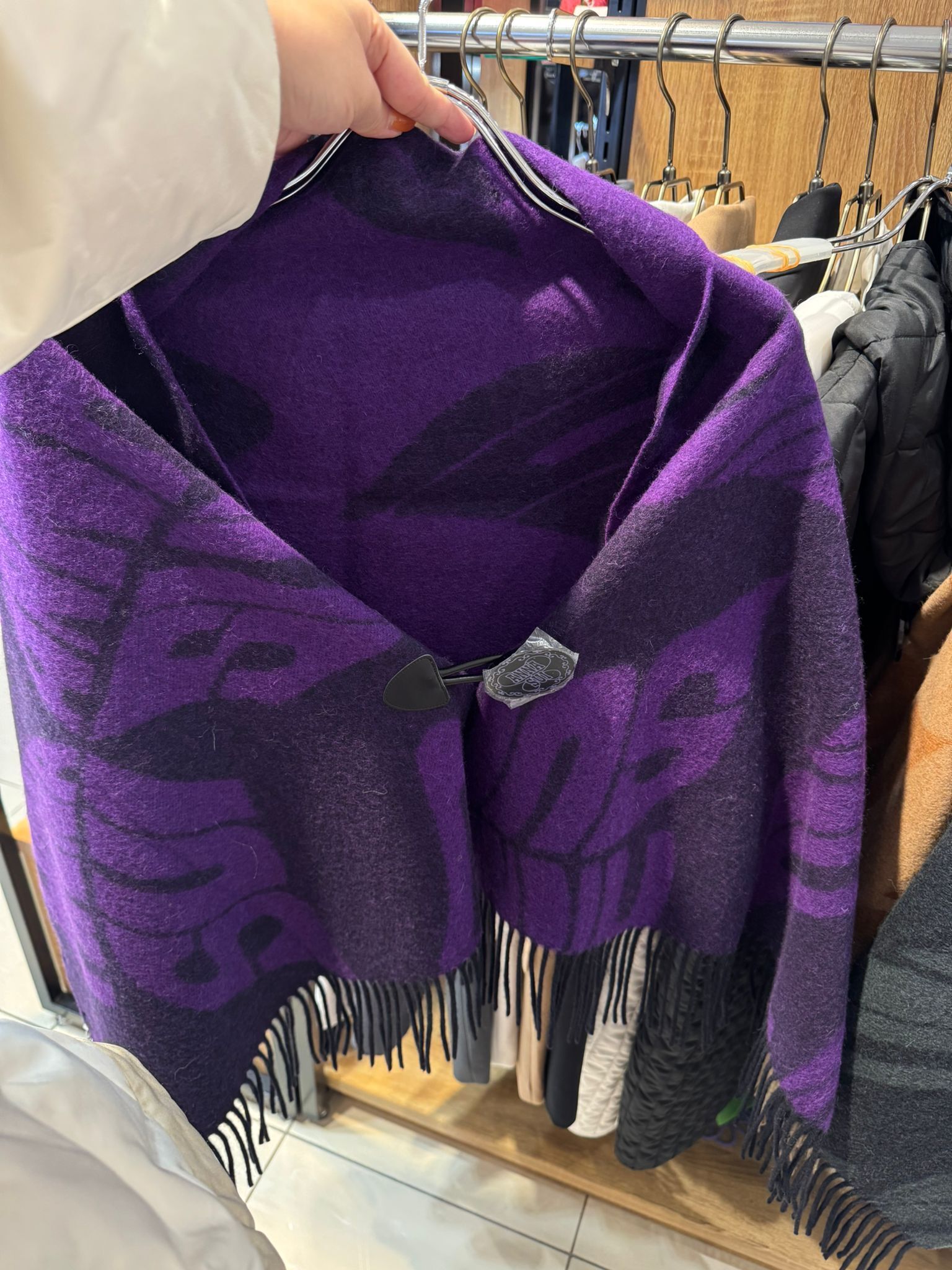 260106 Anna Sui 有鈕扣流蘇披肩圍巾(3色)