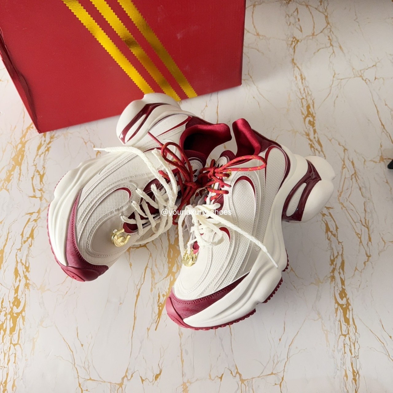【Luxury】ADIDAS CNY X OZVENUZ 運動休閒鞋老爹鞋増高銀 紅白配色 馬年限定 厚底增高 KI2801