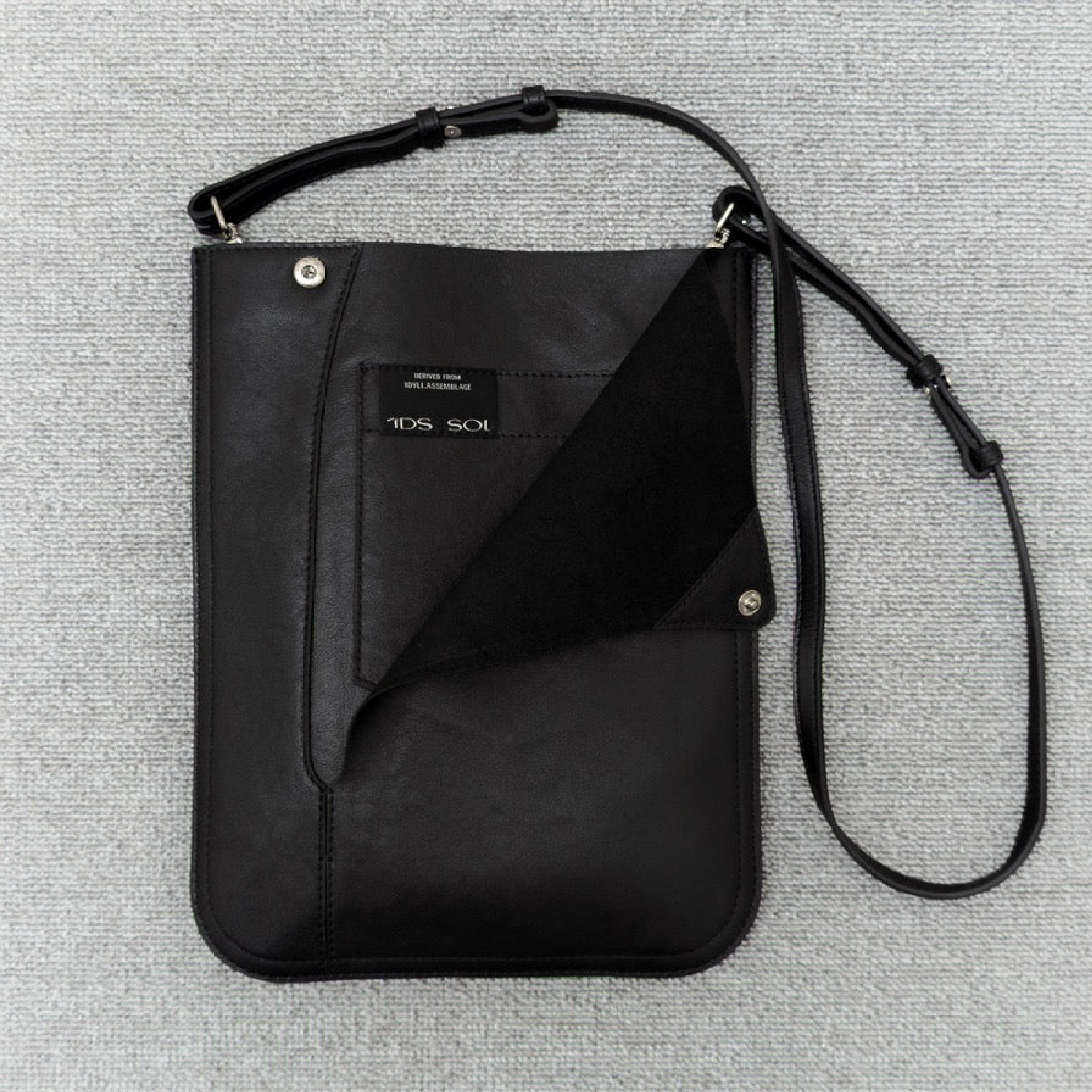 1dyll.assemblag Dimple Flap Crossbody