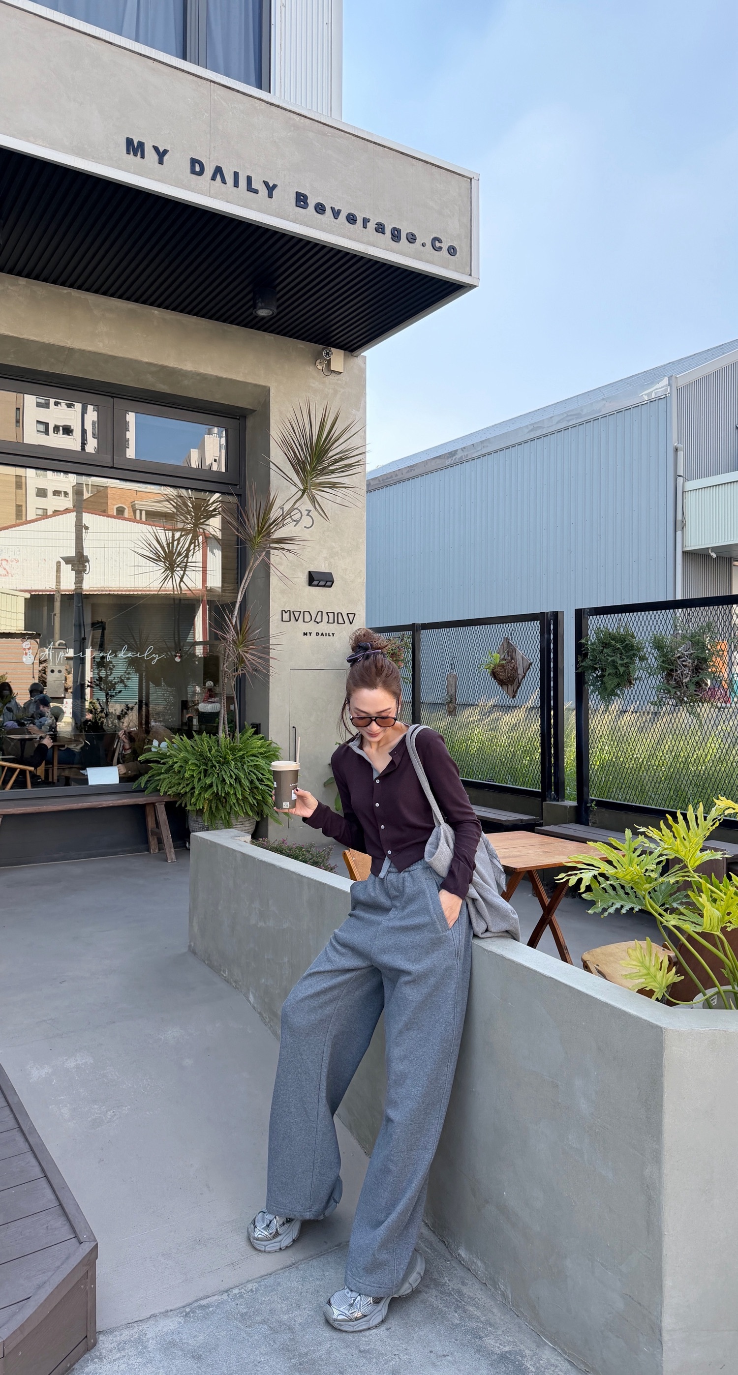 古典紫排釦軟針織衫