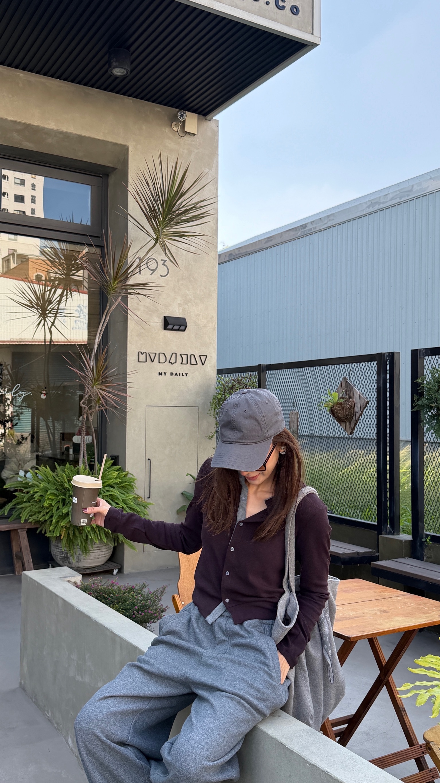 古典紫排釦軟針織衫