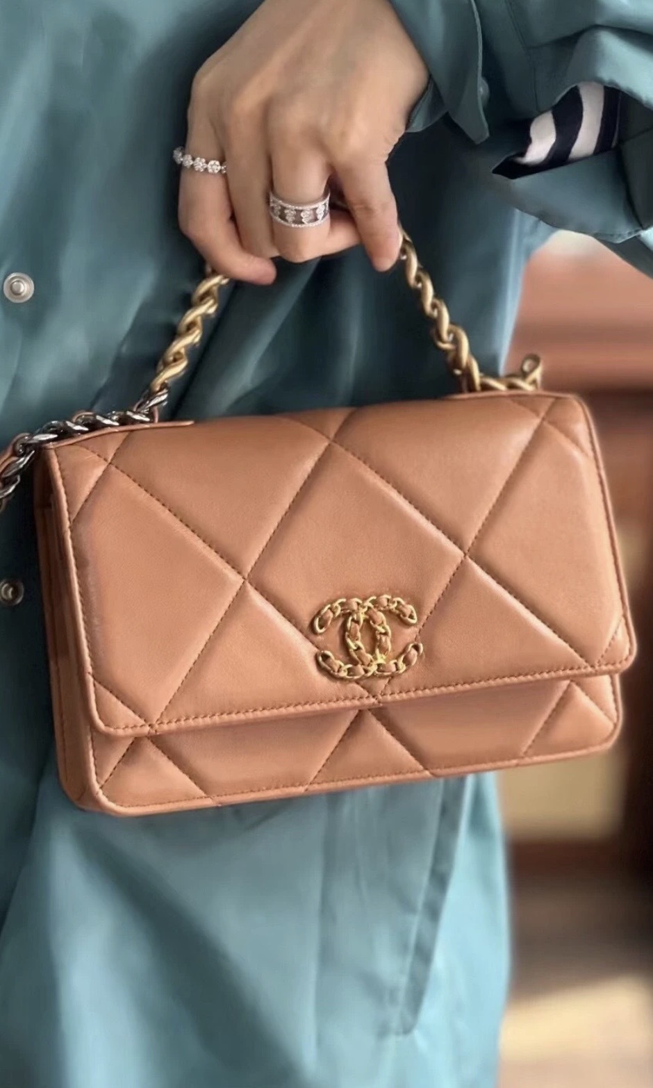 Chanel19 經典菱格小羊皮WOC手拿包