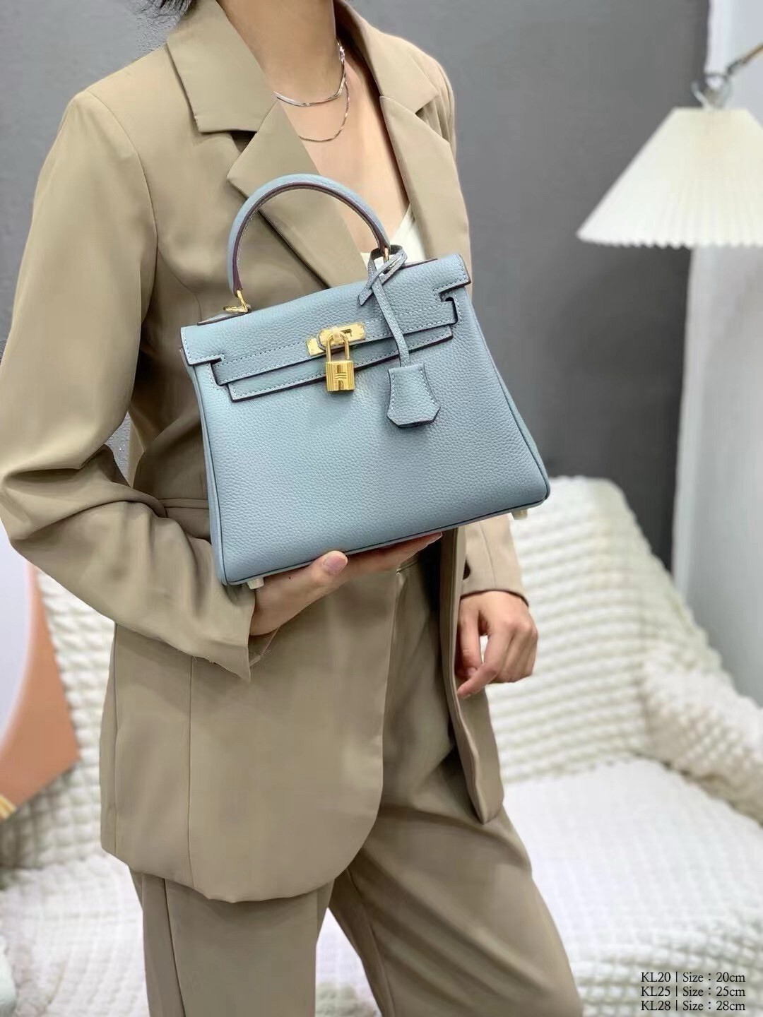 全牛皮經典金扣KL包(贈綁包包絲巾)